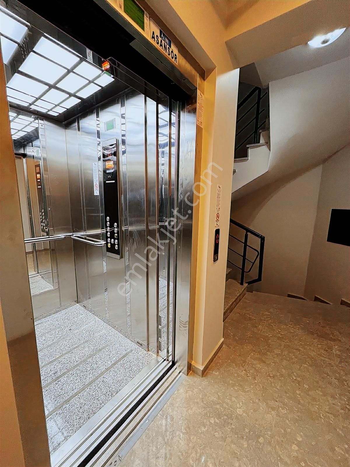 Üsküdar Tam Merkezde Harika Lokasyonda,kiralık Daire Yada İşyeri - Görsel 21