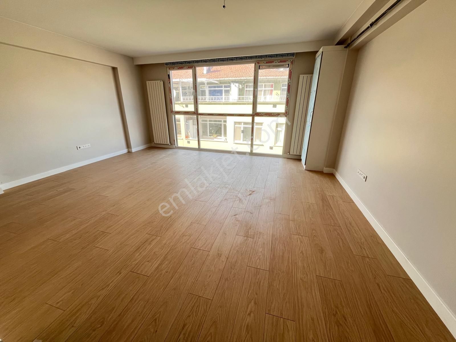 Üsküdar Tam Merkezde Harika Lokasyonda,kiralık Daire Yada İşyeri