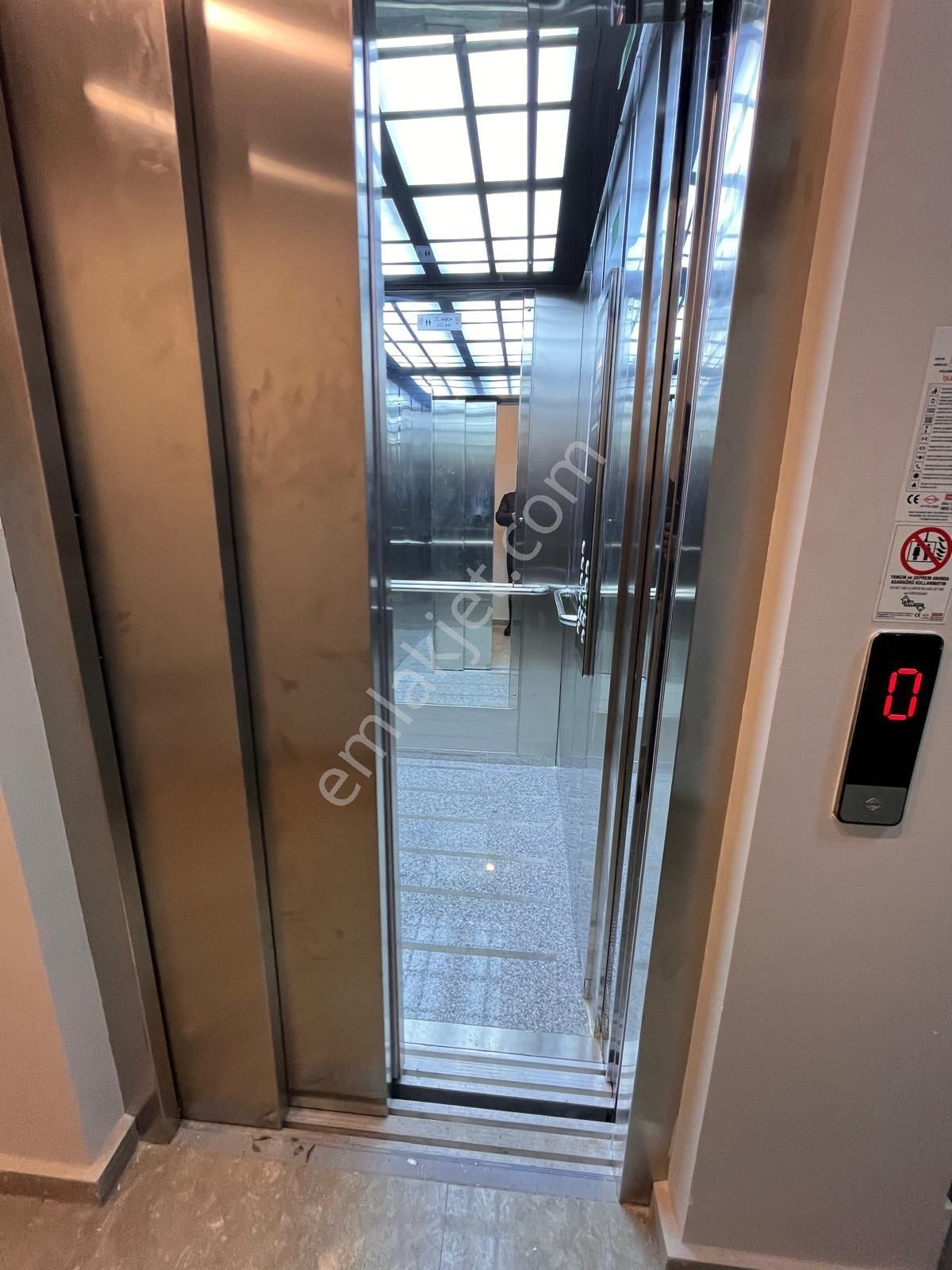 Üsküdar Tam Merkezde Harika Lokasyonda,kiralık Daire Yada İşyeri - Görsel 12