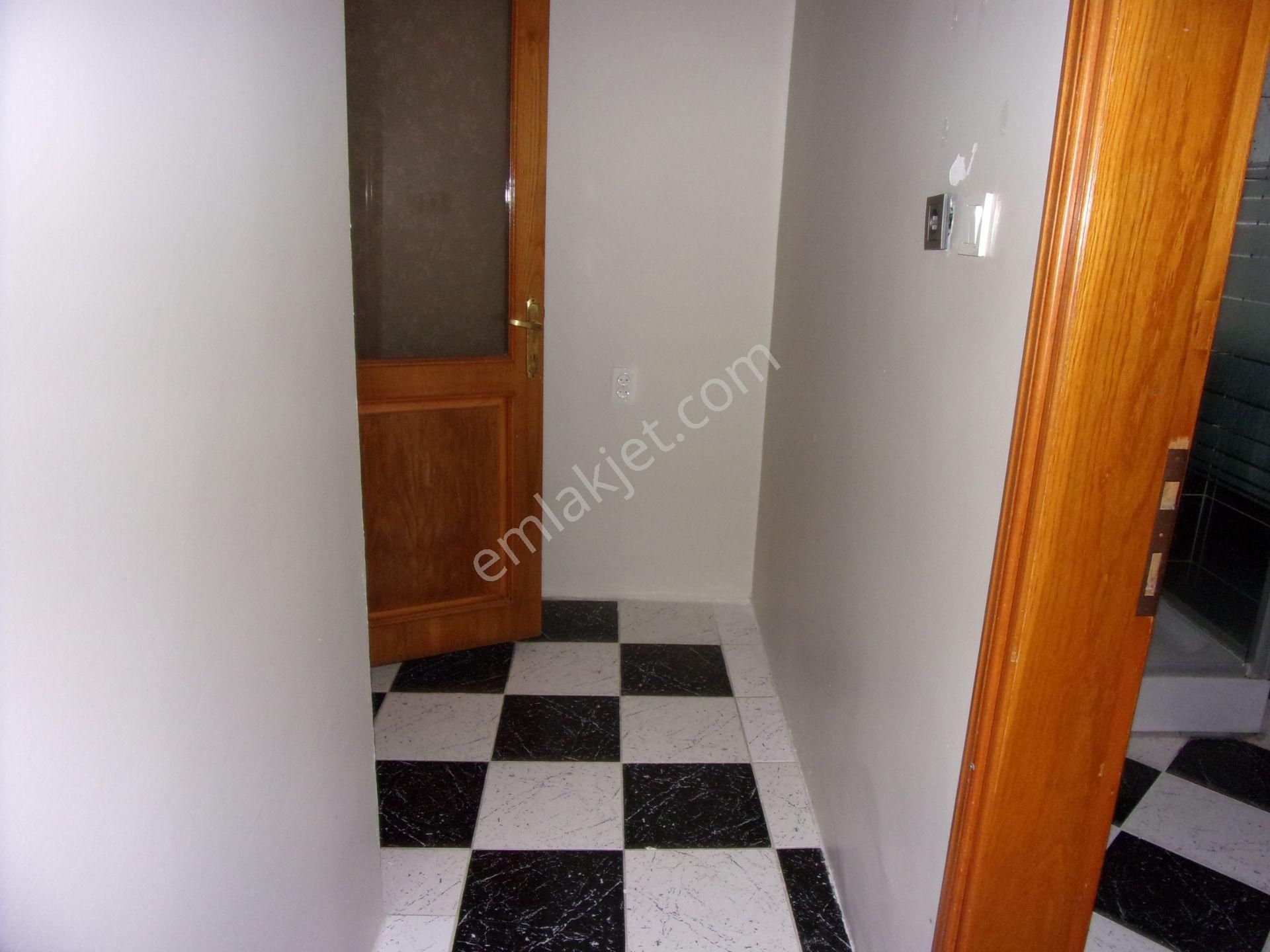 Tarabya Sevgi Sitesinde 3+1 145 Metrekare Metroya Yakın Bakımlı Kiralık Daire - Görsel 24