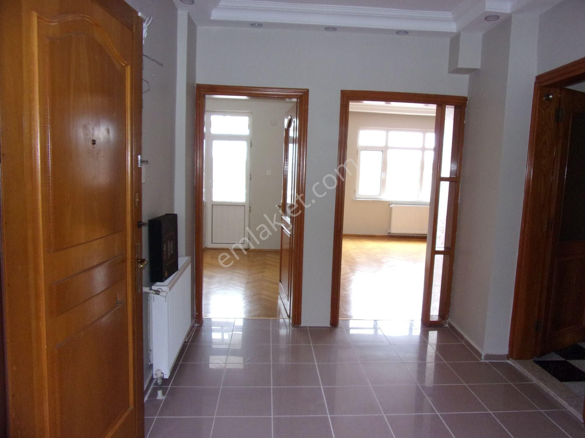Tarabya Sevgi Sitesinde 3+1 145 Metrekare Metroya Yakın Bakımlı Kiralık Daire - Görsel 25