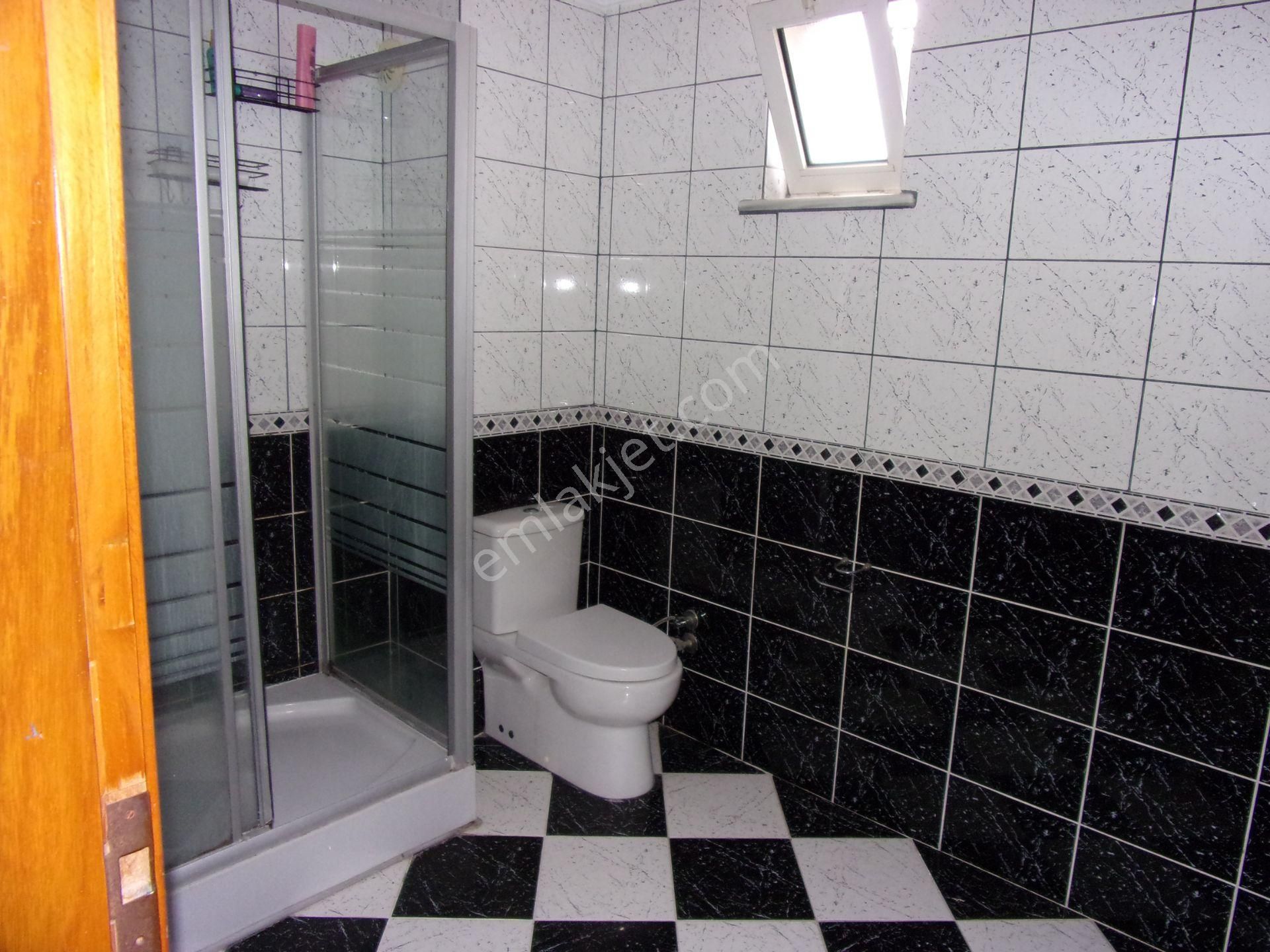 Tarabya Sevgi Sitesinde 3+1 145 Metrekare Metroya Yakın Bakımlı Kiralık Daire - Görsel 18