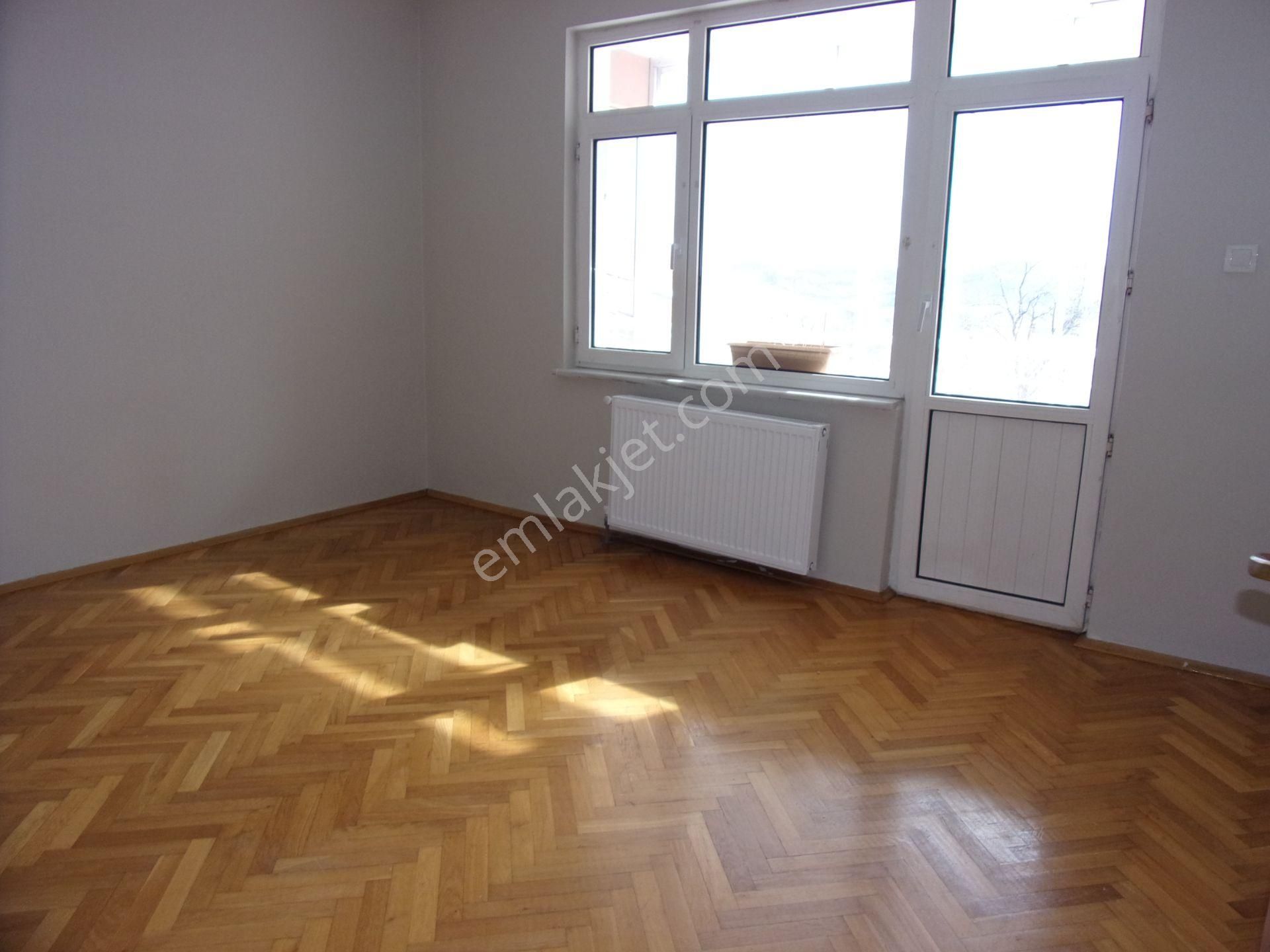 Tarabya Sevgi Sitesinde 3+1 145 Metrekare Metroya Yakın Bakımlı Kiralık Daire - Görsel 6