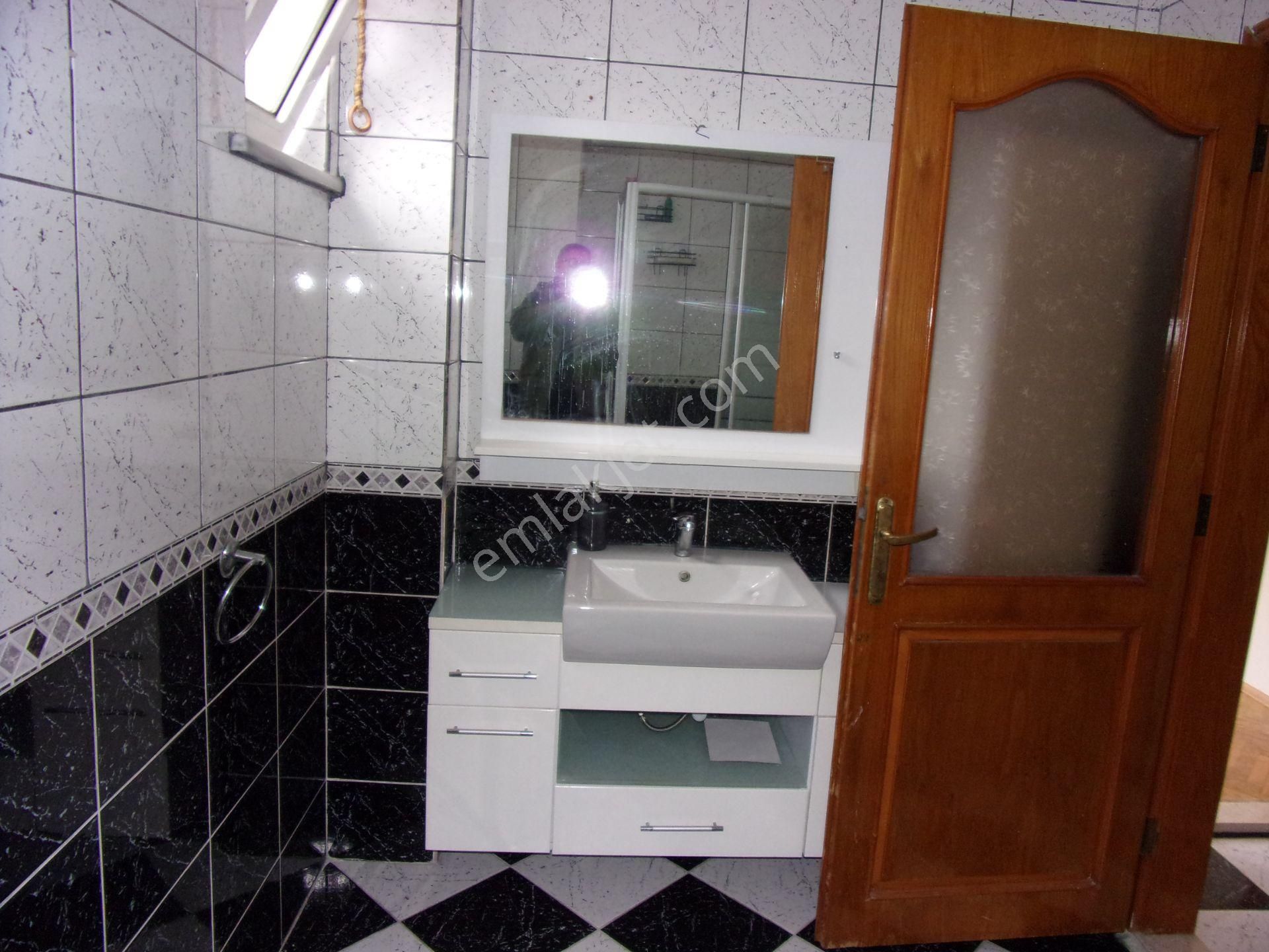 Tarabya Sevgi Sitesinde 3+1 145 Metrekare Metroya Yakın Bakımlı Kiralık Daire - Görsel 20
