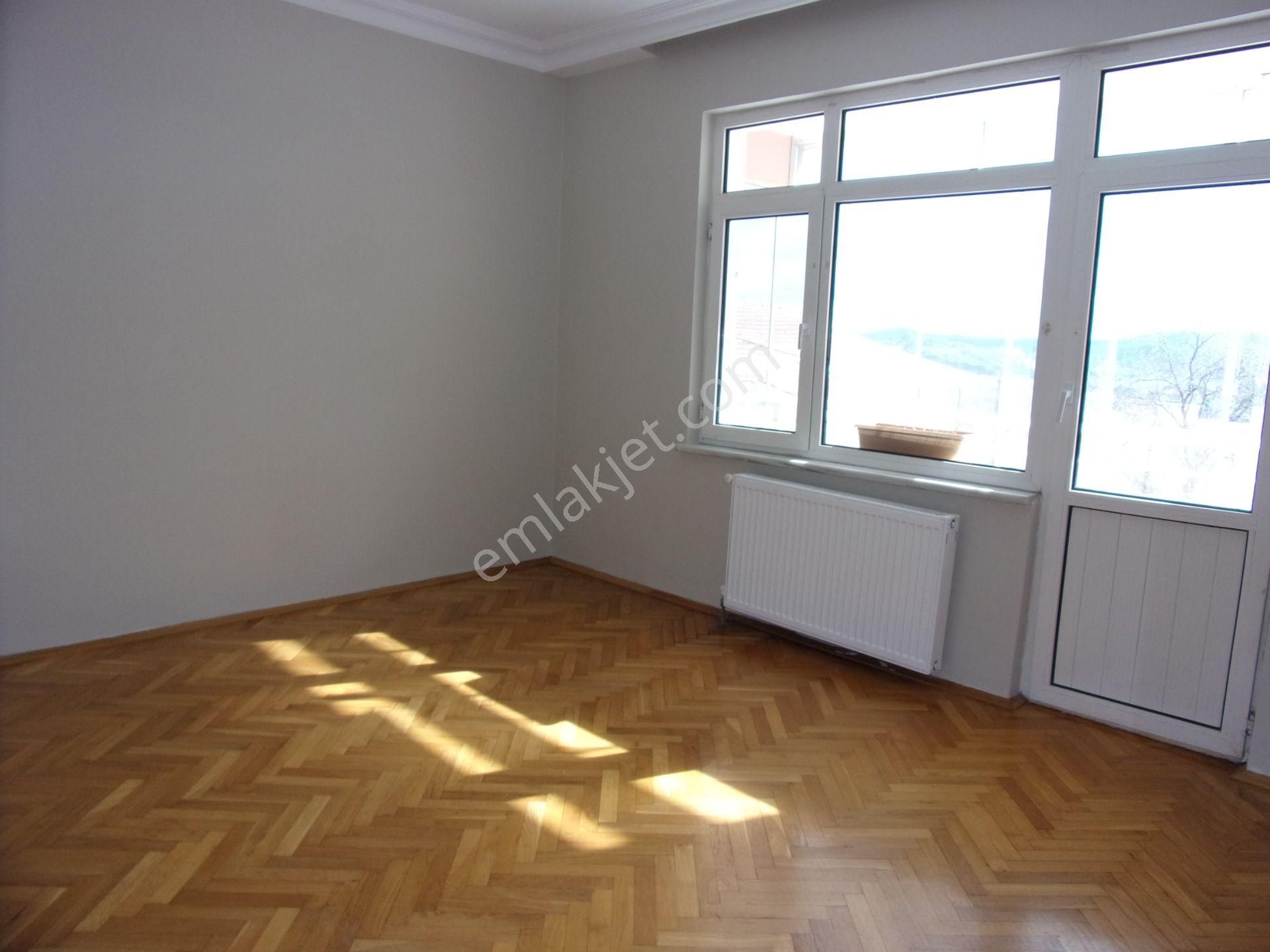 Tarabya Sevgi Sitesinde 3+1 145 Metrekare Metroya Yakın Bakımlı Kiralık Daire - Görsel 5