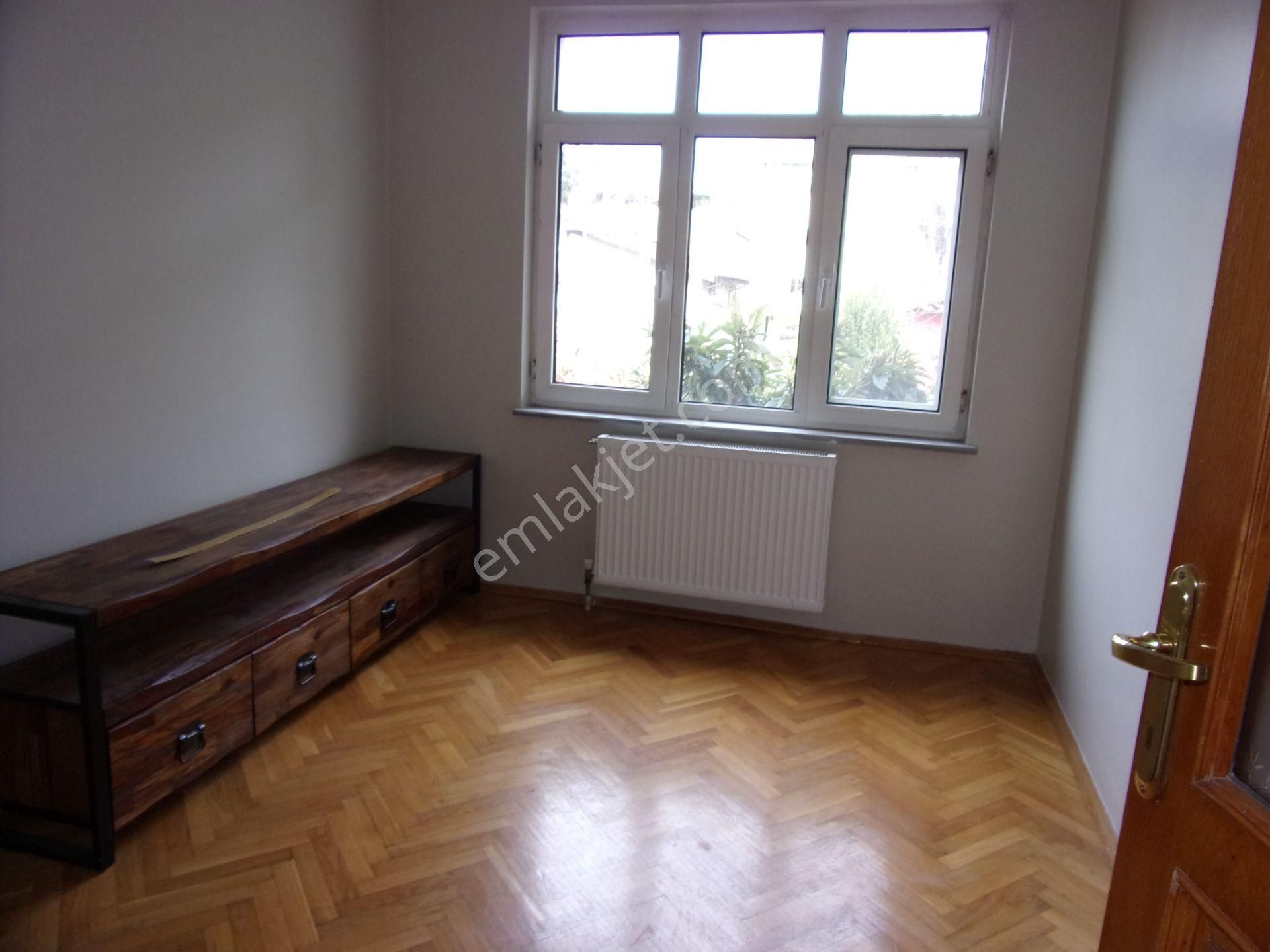 Tarabya Sevgi Sitesinde 3+1 145 Metrekare Metroya Yakın Bakımlı Kiralık Daire - Görsel 12