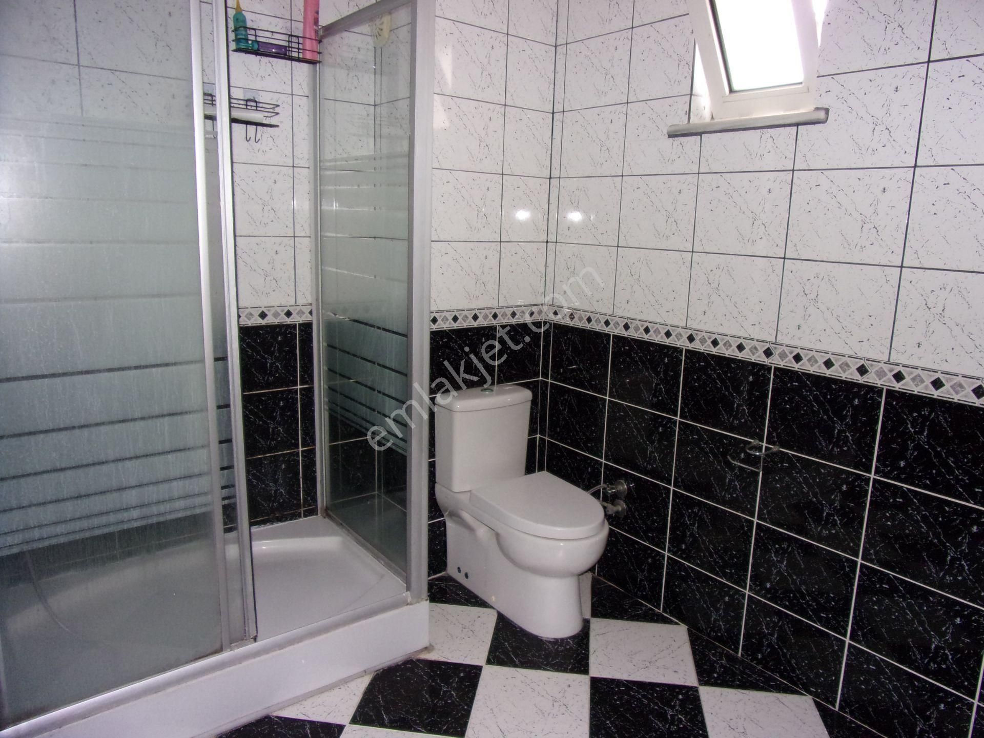 Tarabya Sevgi Sitesinde 3+1 145 Metrekare Metroya Yakın Bakımlı Kiralık Daire - Görsel 19
