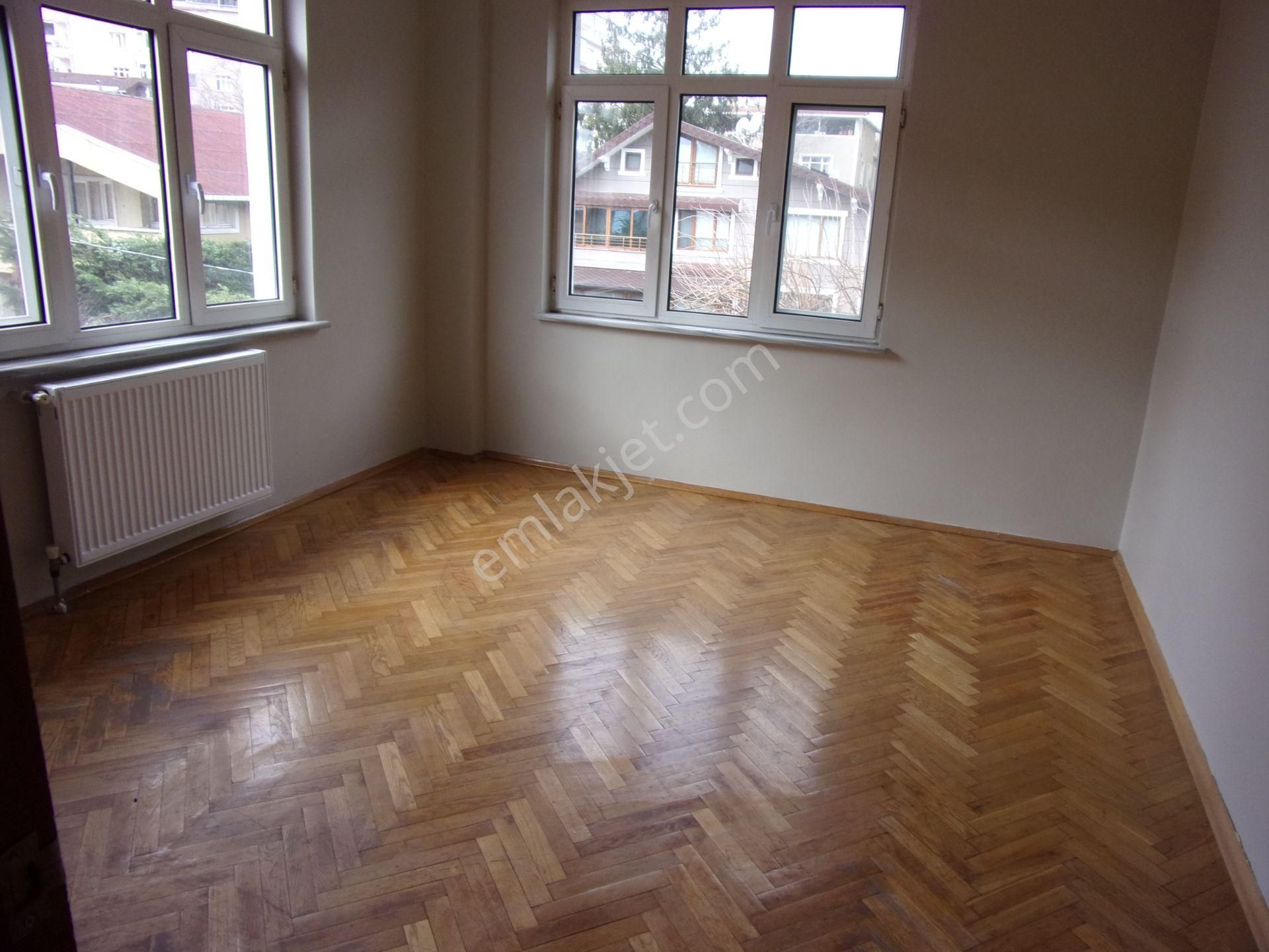 Tarabya Sevgi Sitesinde 3+1 145 Metrekare Metroya Yakın Bakımlı Kiralık Daire - Görsel 23
