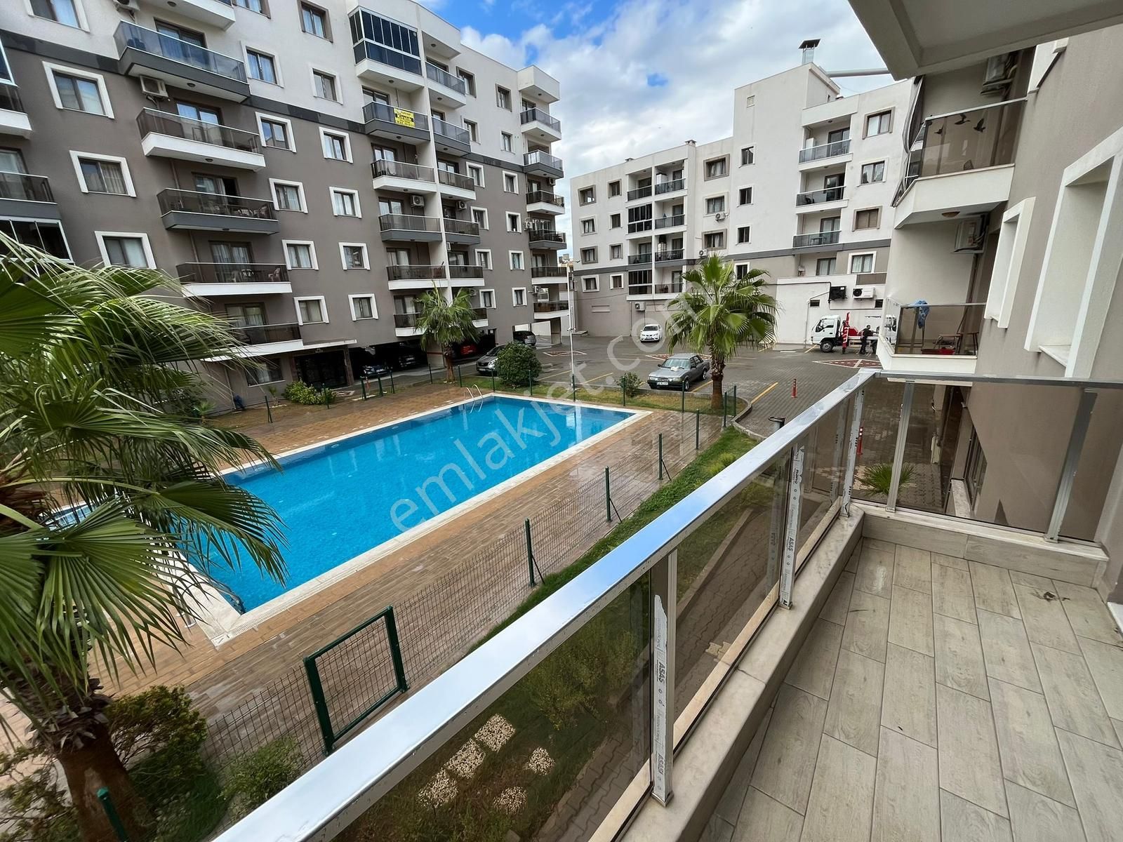 Satılık 1+1 Daire Çiğli Uğur Mumcu Mahallesi, Caddelife Sitesi