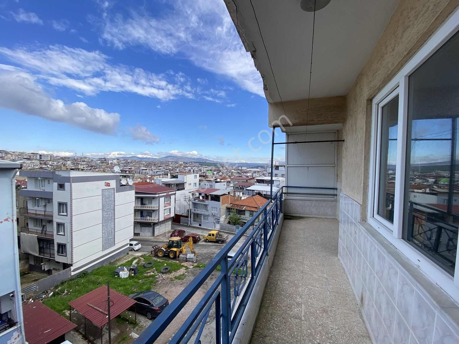 Akalın'dan Pazaryeri Yakını Geniş Balkonlu Satılık 2+1 Daire