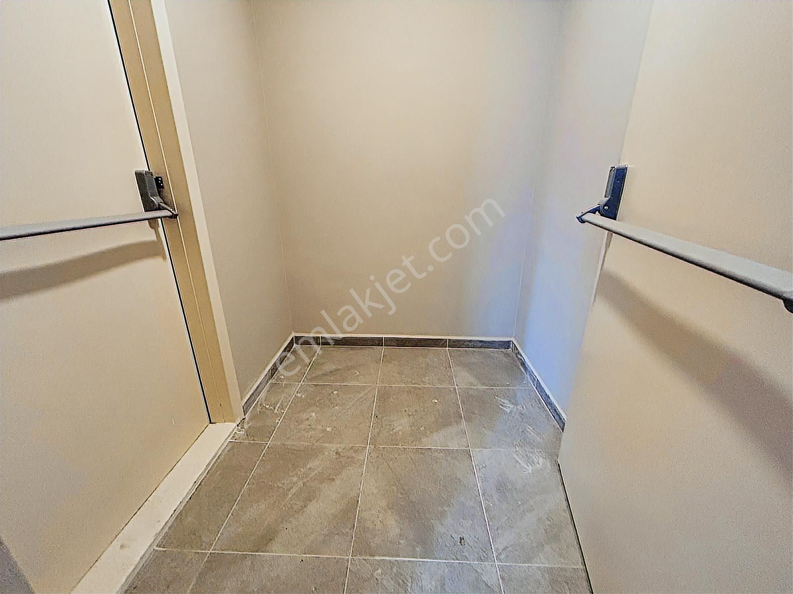 Ethemefendi Caddesinde İş Ve Konuta Uygun Sıfır Teraslı - Görsel 2