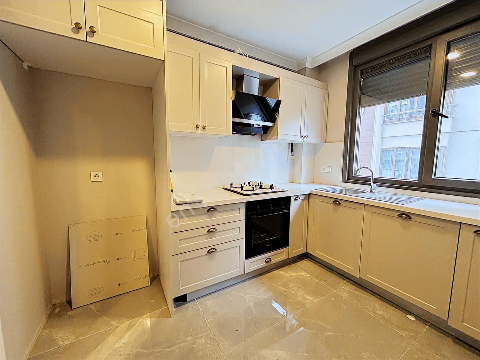 Ethemefendi Caddesinde İş Ve Konuta Uygun Sıfır Teraslı