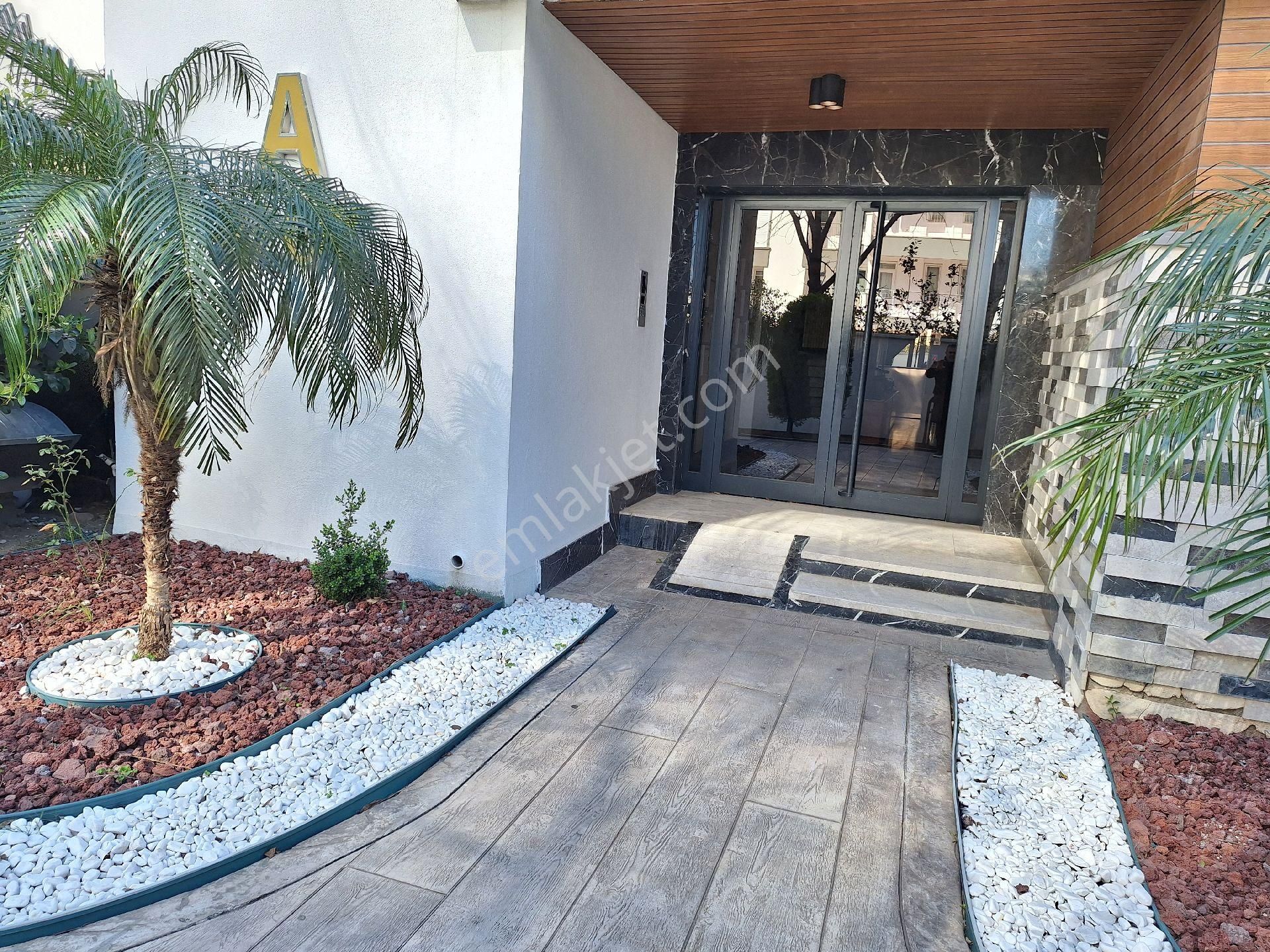 Konyaaltı Uncalı Mahallesinde Güvenlikli Havuzlu Site İçinde Doğalgaz Kombili Klimalı 3+1 Daire - Görsel 3