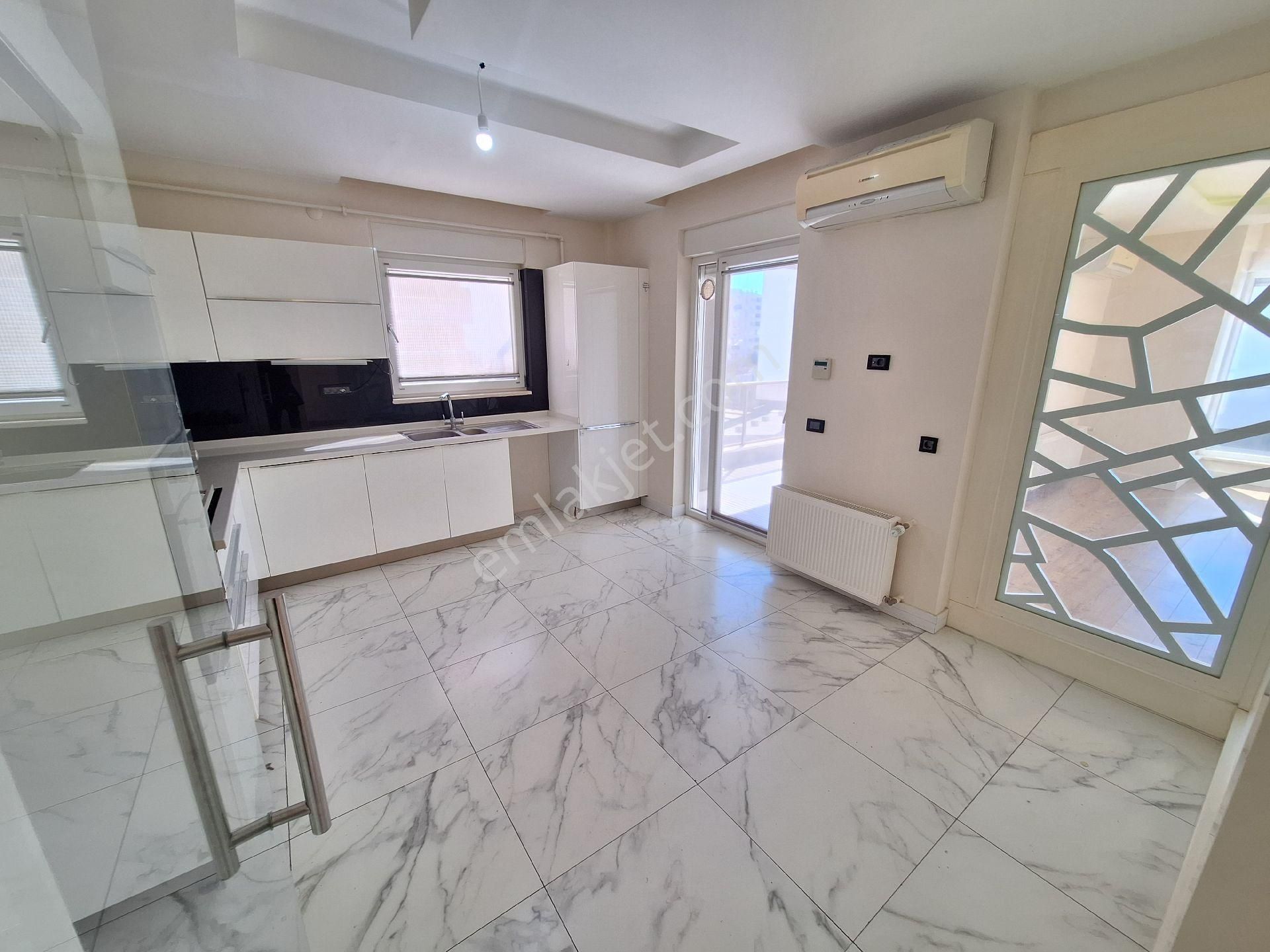 Konyaaltı Uncalı Mahallesinde Güvenlikli Havuzlu Site İçinde Doğalgaz Kombili Klimalı 3+1 Daire - Görsel 13