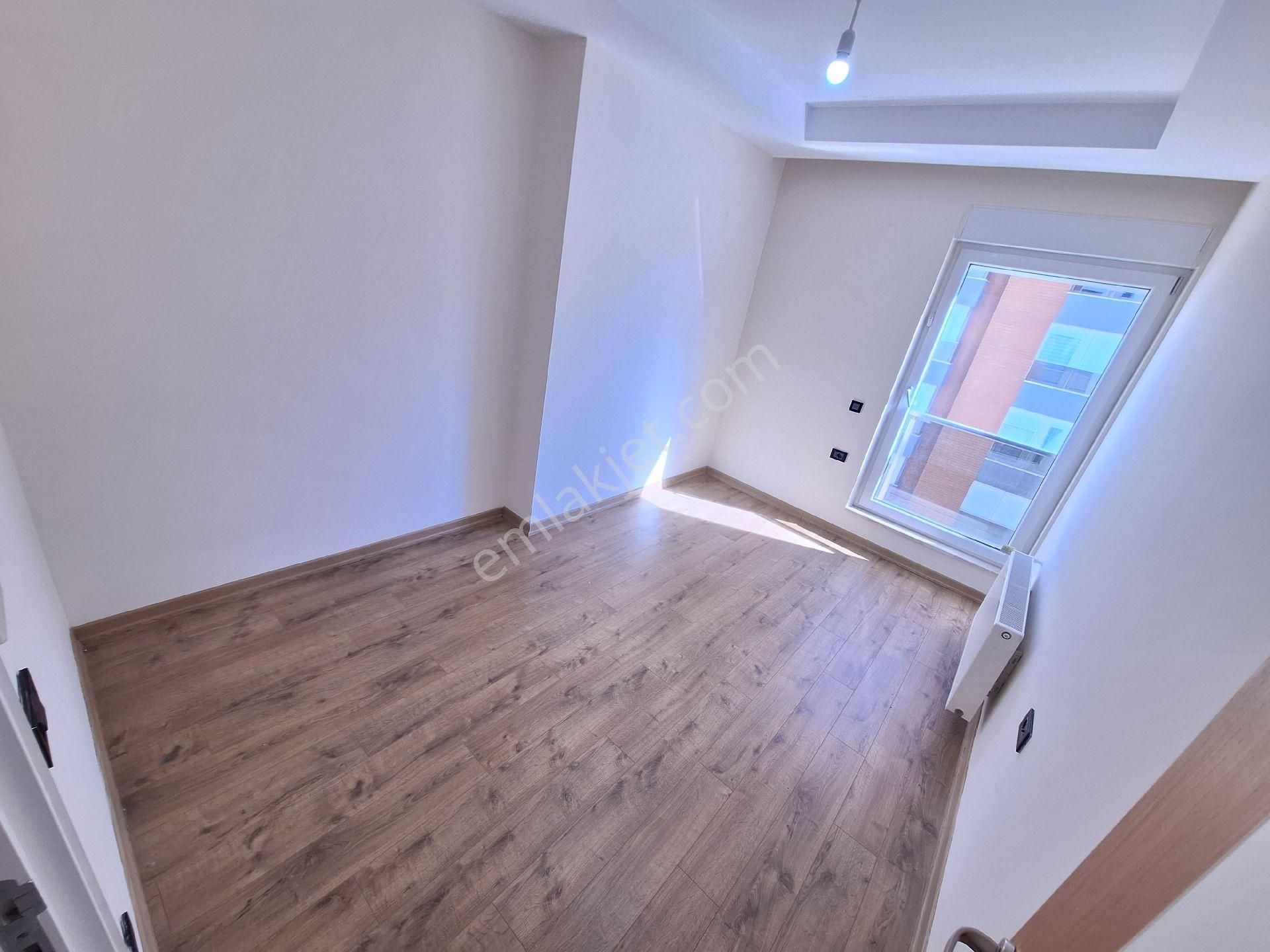 Konyaaltı Uncalı Mahallesinde Güvenlikli Havuzlu Site İçinde Doğalgaz Kombili Klimalı 3+1 Daire - Görsel 24