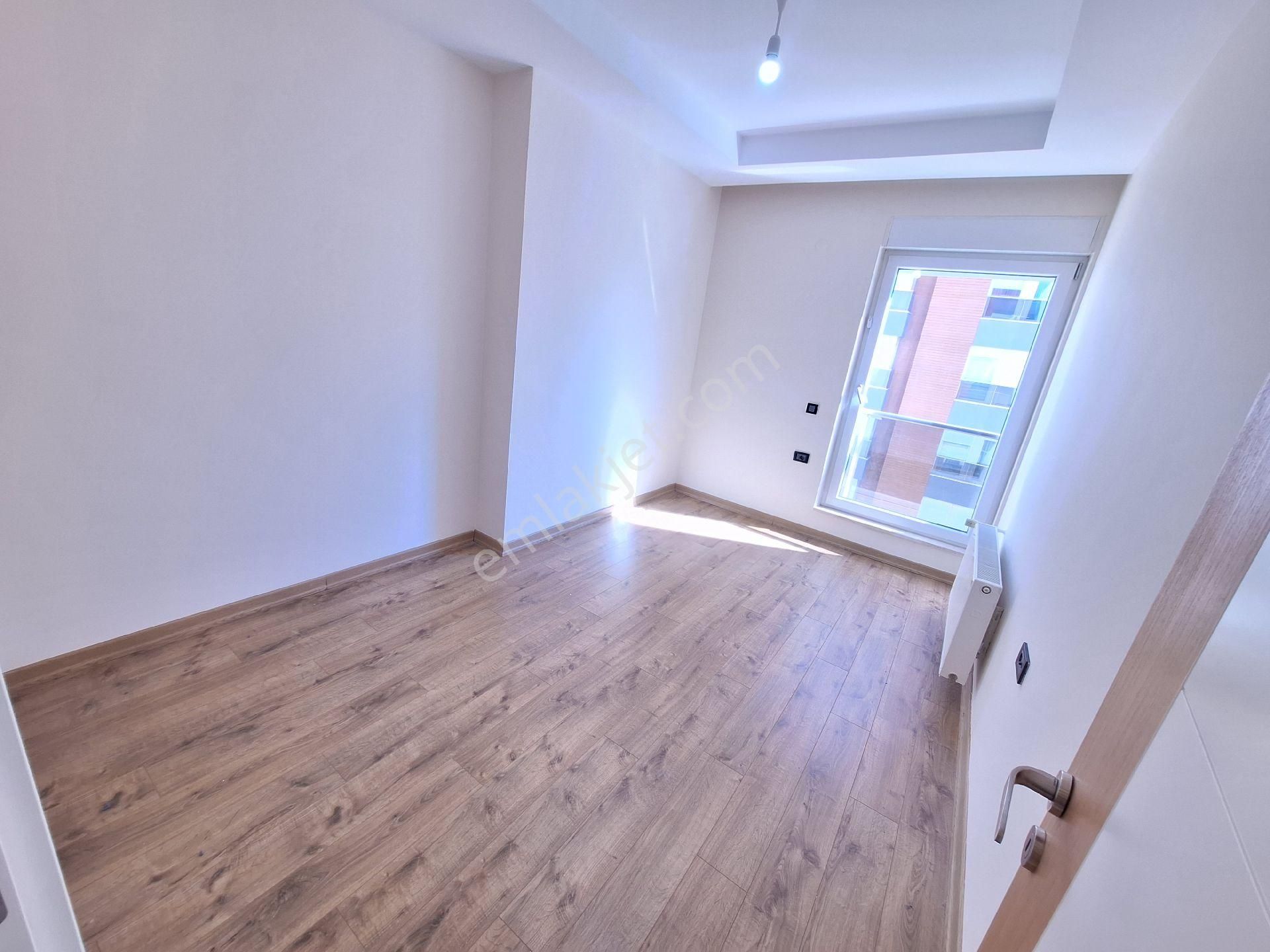 Konyaaltı Uncalı Mahallesinde Güvenlikli Havuzlu Site İçinde Doğalgaz Kombili Klimalı 3+1 Daire - Görsel 23