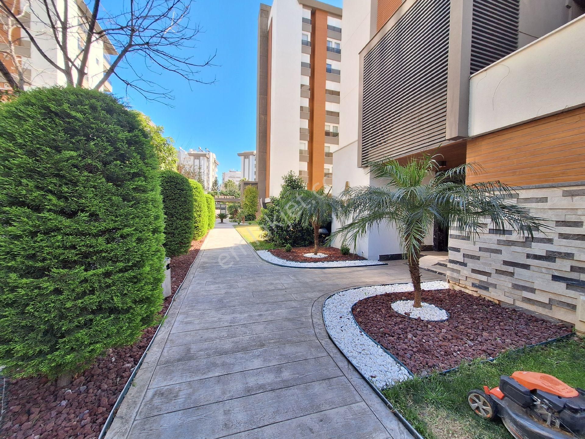 Konyaaltı Uncalı Mahallesinde Güvenlikli Havuzlu Site İçinde Doğalgaz Kombili Klimalı 3+1 Daire - Görsel 34