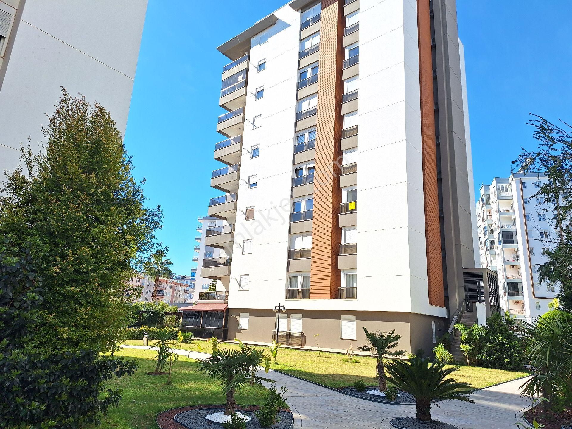 Konyaaltı Uncalı Mahallesinde Güvenlikli Havuzlu Site İçinde Doğalgaz Kombili Klimalı 3+1 Daire - Görsel 35