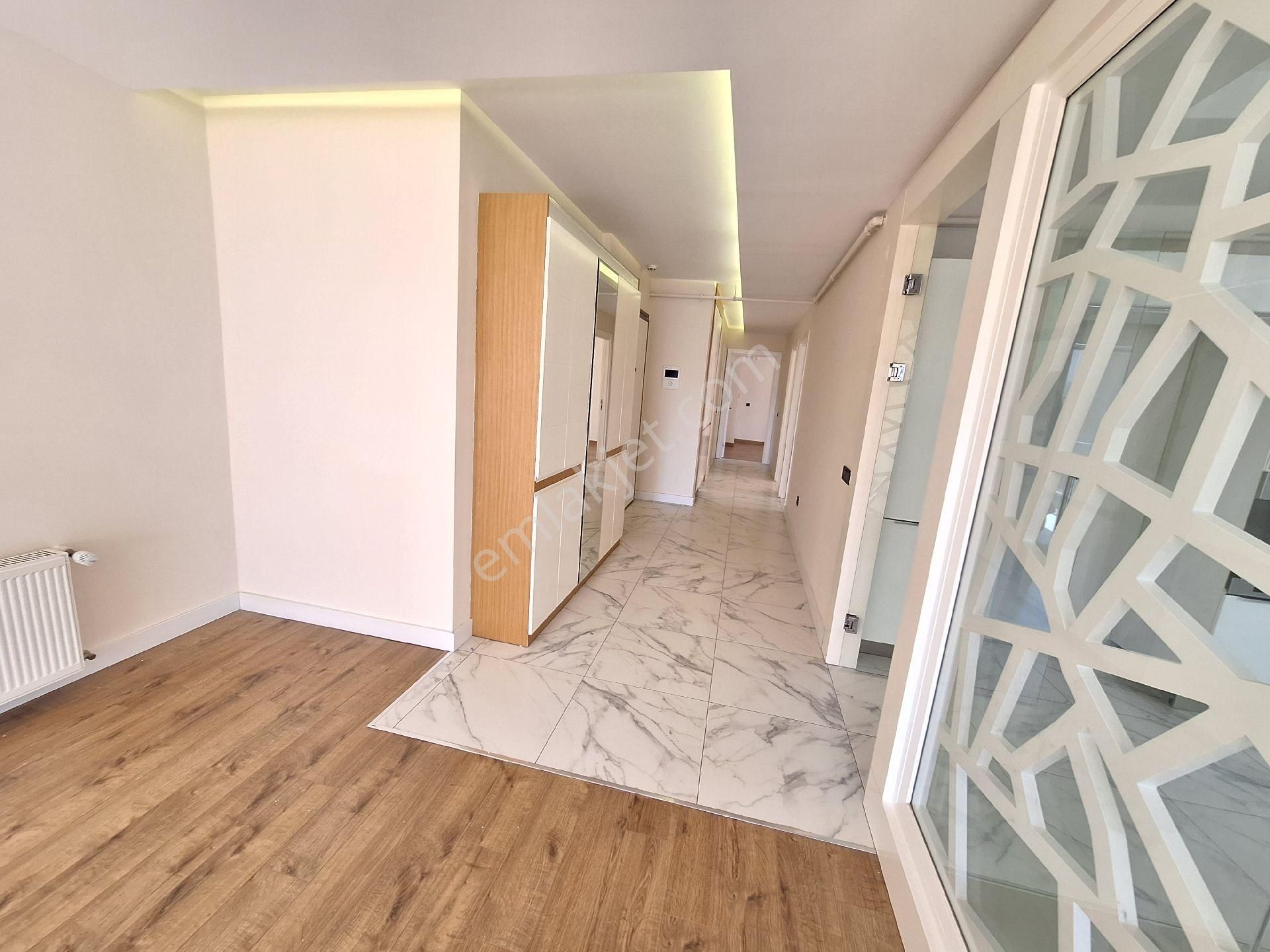 Konyaaltı Uncalı Mahallesinde Güvenlikli Havuzlu Site İçinde Doğalgaz Kombili Klimalı 3+1 Daire - Görsel 12