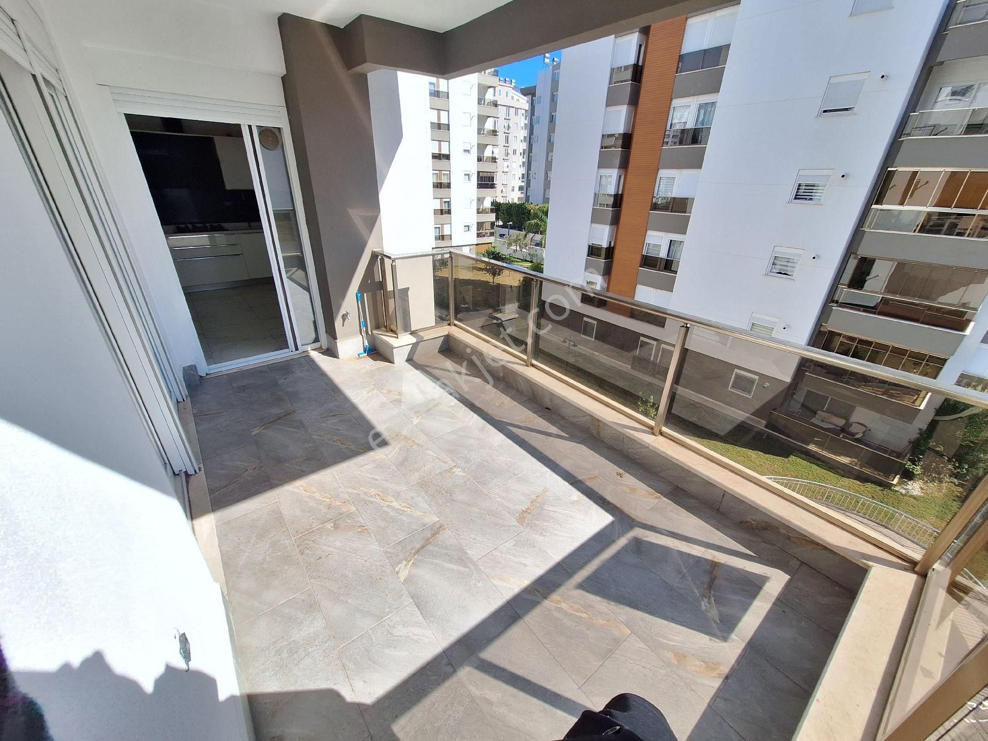 Konyaaltı Uncalı Mahallesinde Güvenlikli Havuzlu Site İçinde Doğalgaz Kombili Klimalı 3+1 Daire - Görsel 17