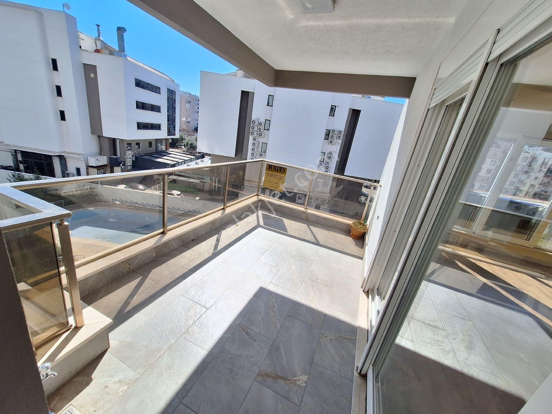 Konyaaltı Uncalı Mahallesinde Güvenlikli Havuzlu Site İçinde Doğalgaz Kombili Klimalı 3+1 Daire - Görsel 18