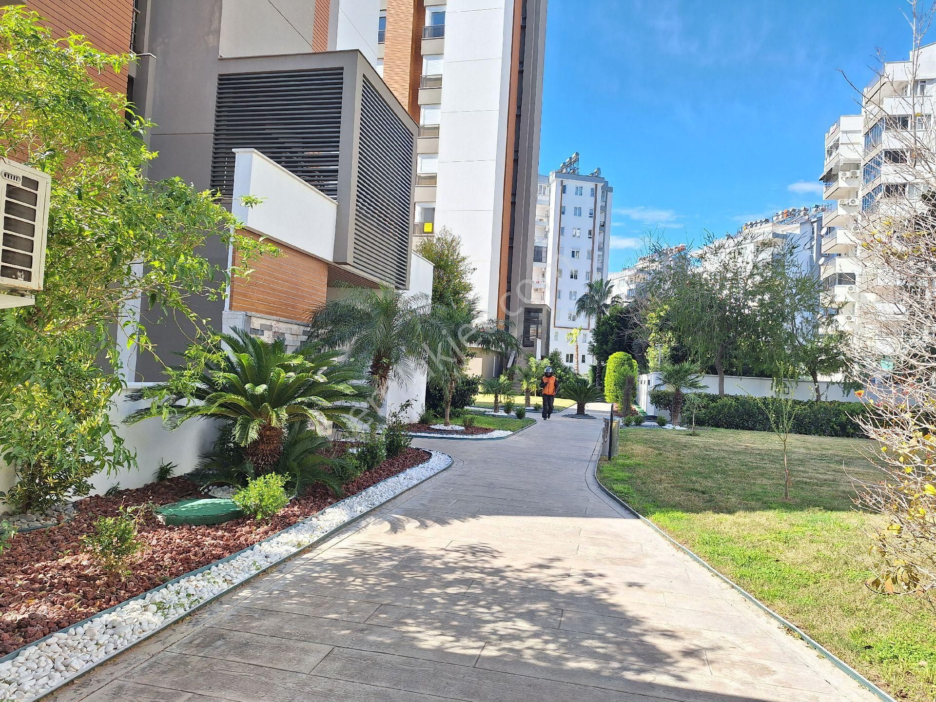 Konyaaltı Uncalı Mahallesinde Güvenlikli Havuzlu Site İçinde Doğalgaz Kombili Klimalı 3+1 Daire - Görsel 2