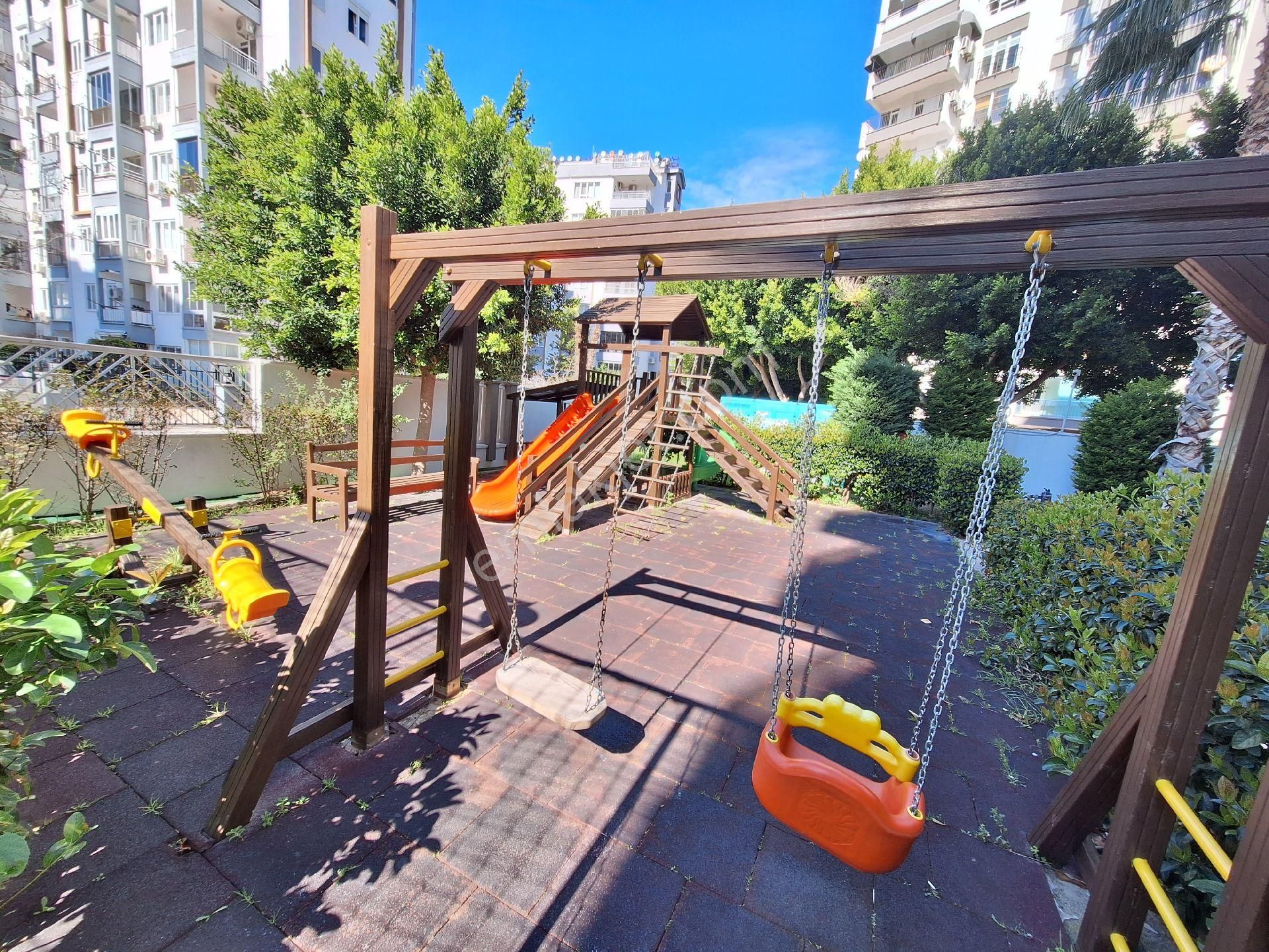 Konyaaltı Uncalı Mahallesinde Güvenlikli Havuzlu Site İçinde Doğalgaz Kombili Klimalı 3+1 Daire - Görsel 32