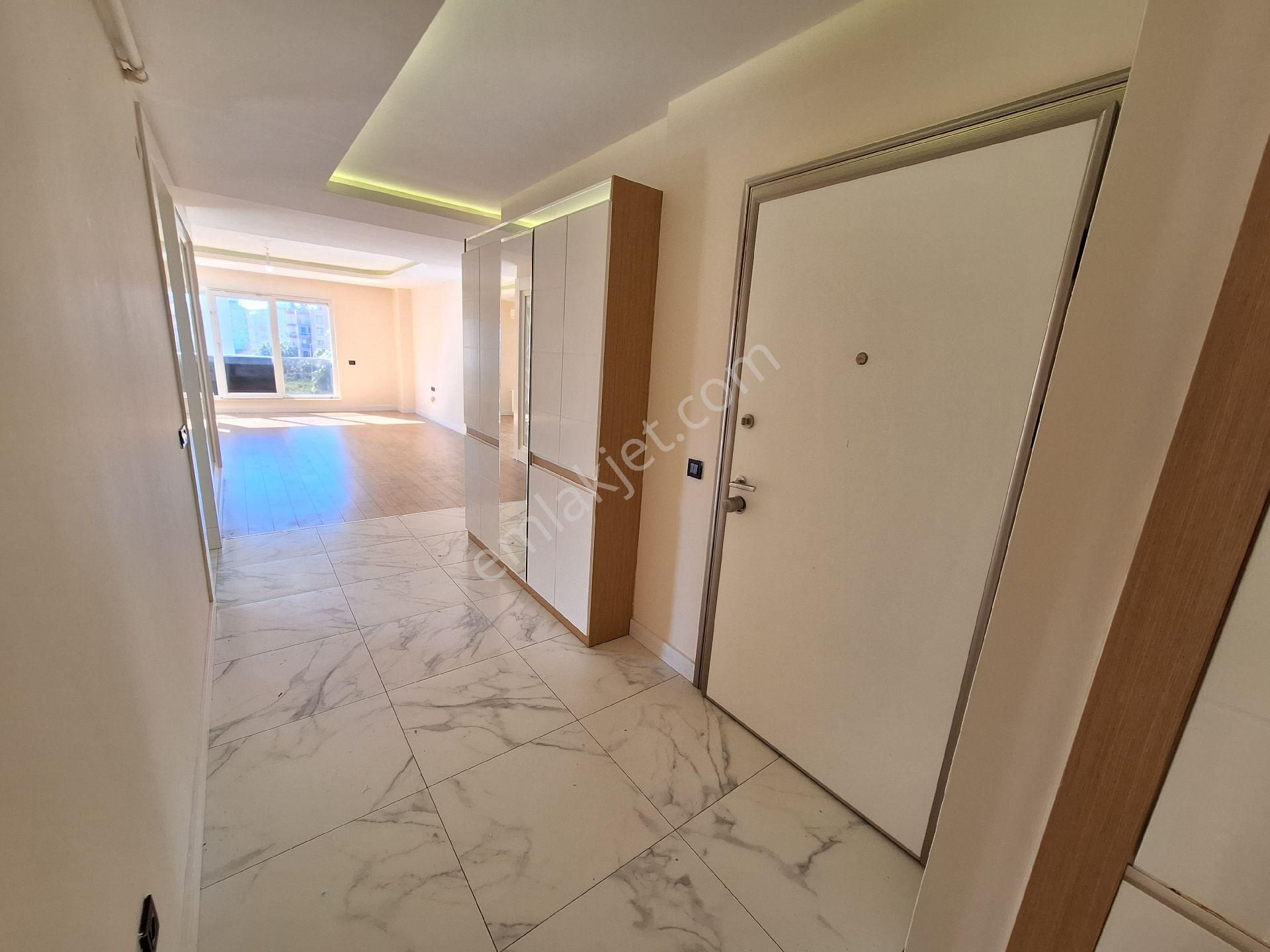 Konyaaltı Uncalı Mahallesinde Güvenlikli Havuzlu Site İçinde Doğalgaz Kombili Klimalı 3+1 Daire - Görsel 5