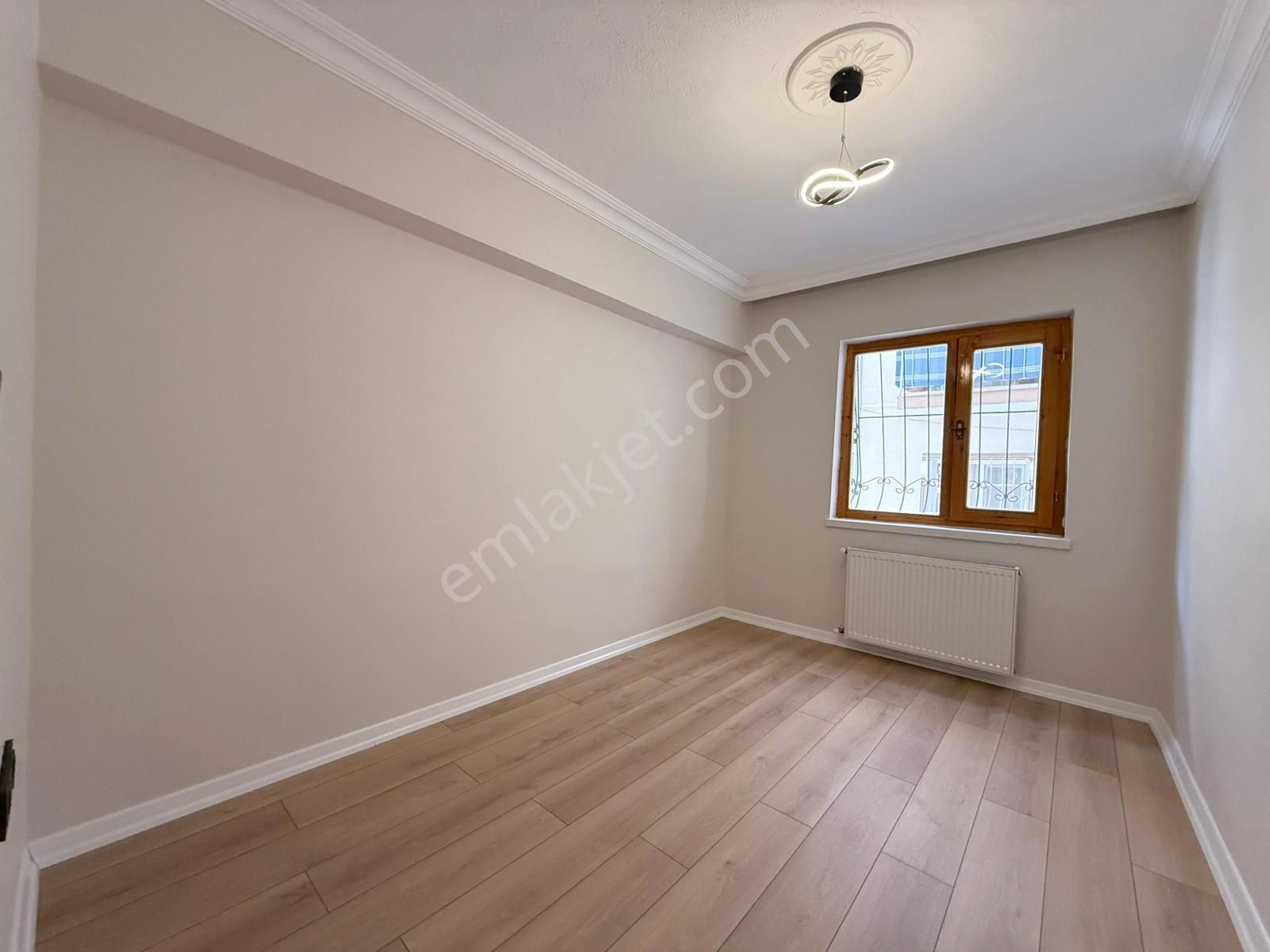 Mareşal Mah'de Genç Binada Cadde Cepheli Kat Konumunda Y.giriş - Görsel 8