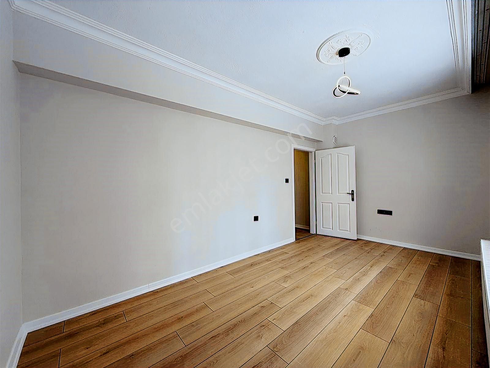 Mareşal Mah'de Genç Binada Cadde Cepheli Kat Konumunda Y.giriş - Görsel 22