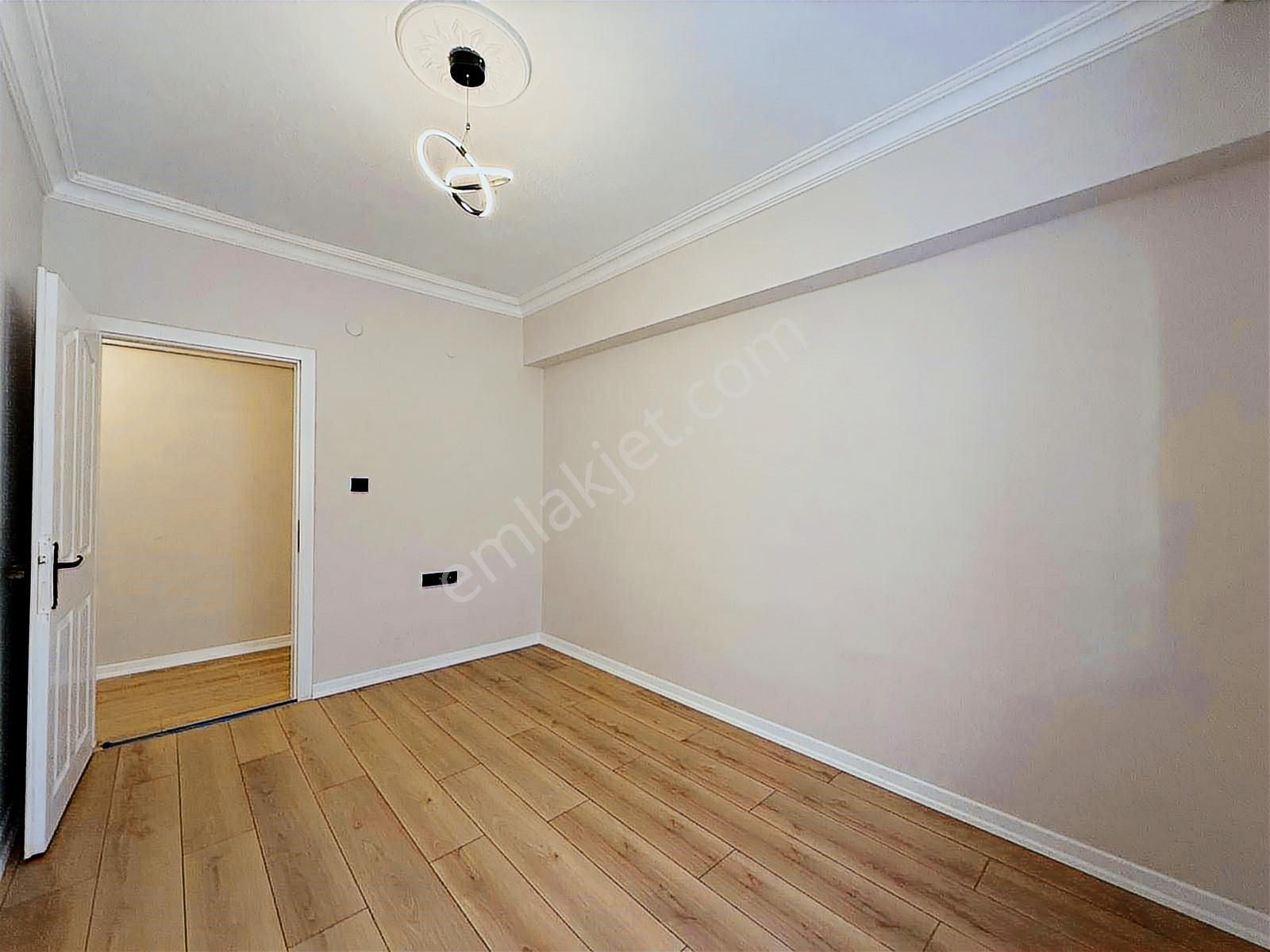 Mareşal Mah'de Genç Binada Cadde Cepheli Kat Konumunda Y.giriş - Görsel 11