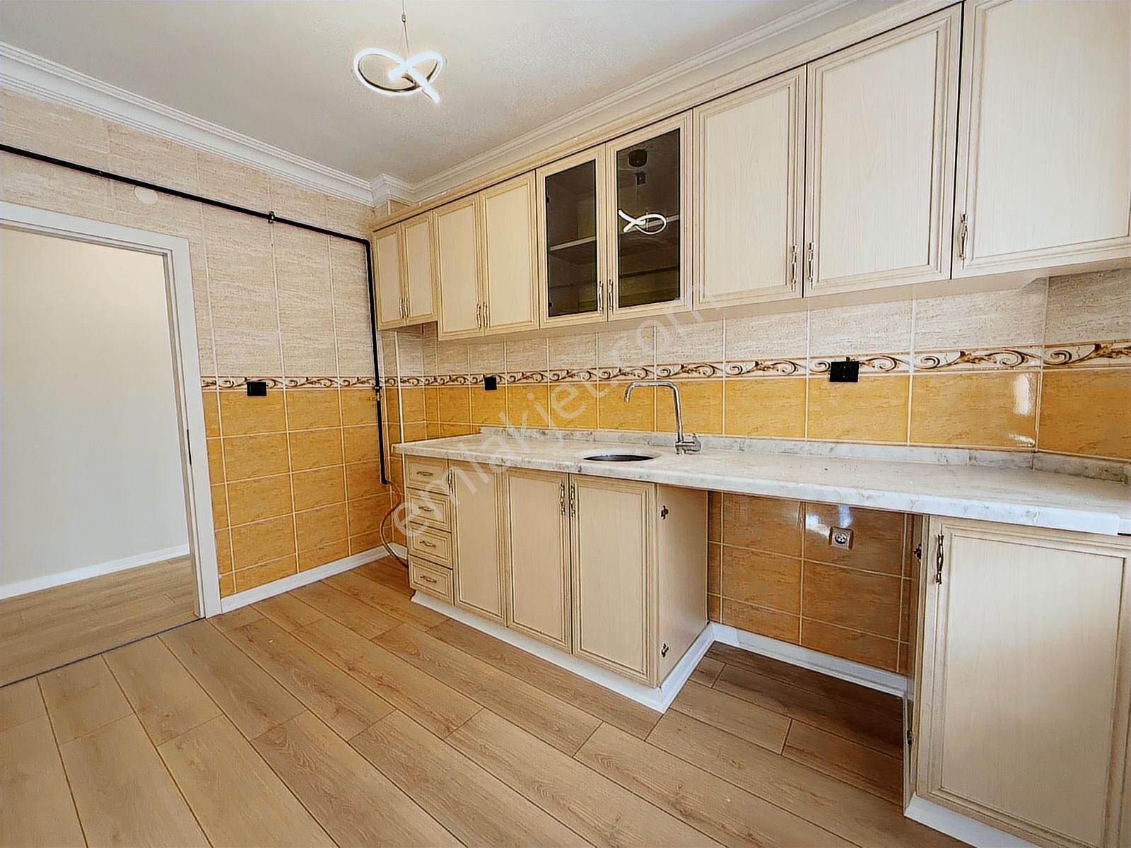 Mareşal Mah'de Genç Binada Cadde Cepheli Kat Konumunda Y.giriş - Görsel 4