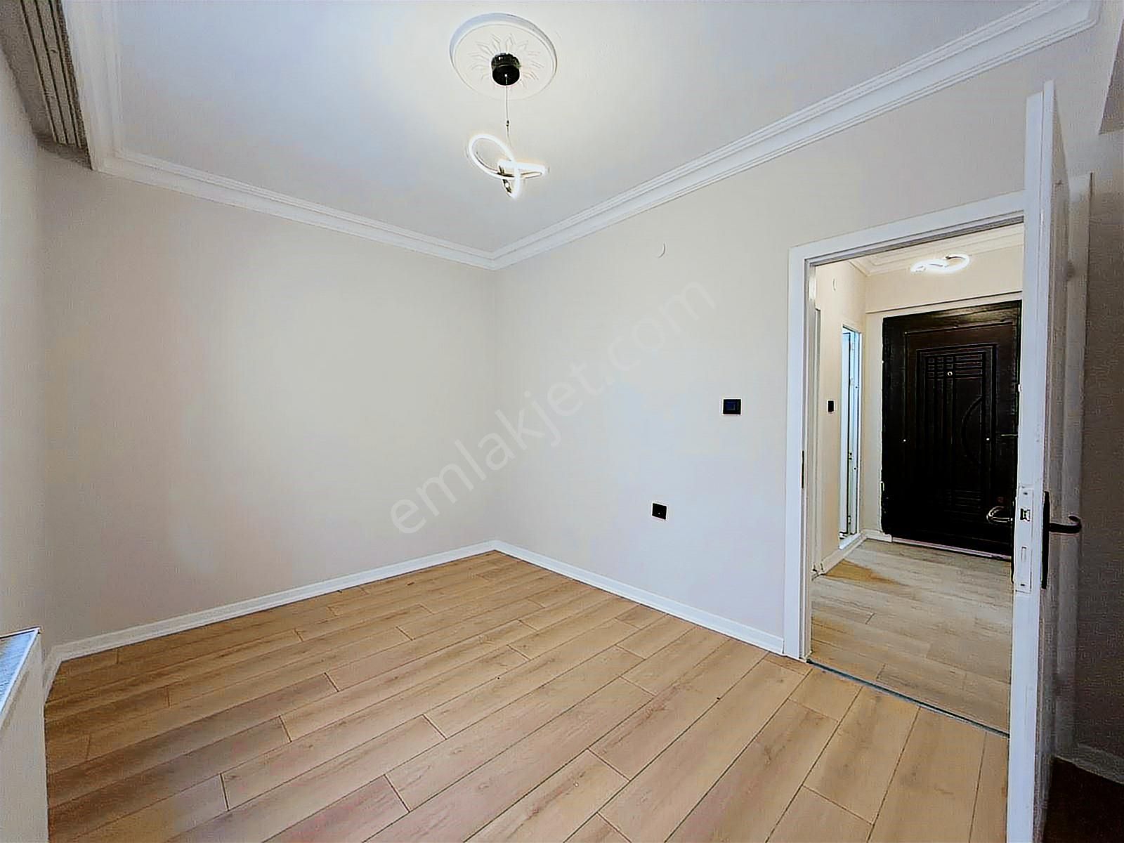 Mareşal Mah'de Genç Binada Cadde Cepheli Kat Konumunda Y.giriş - Görsel 27