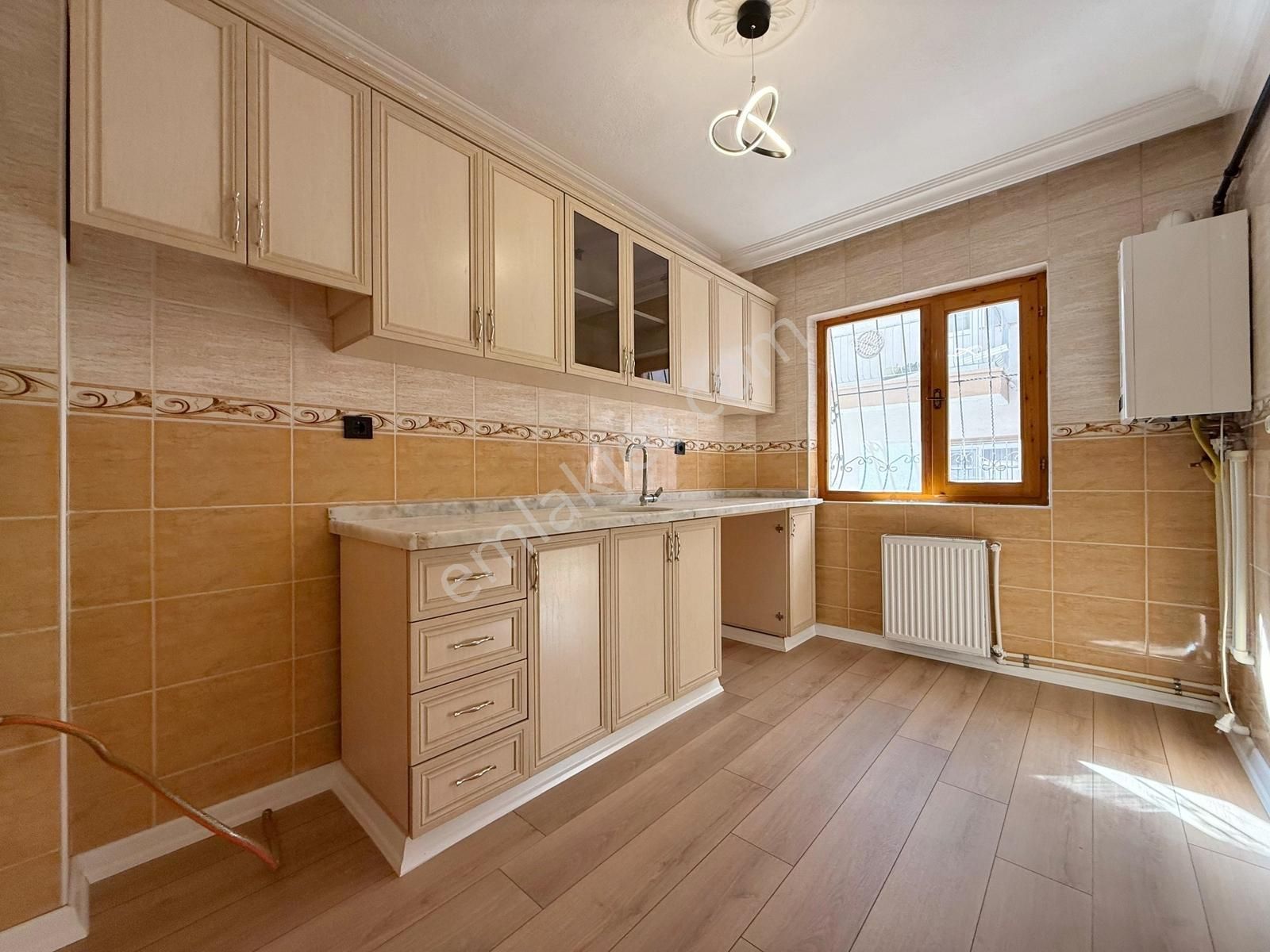 Mareşal Mah'de Genç Binada Cadde Cepheli Kat Konumunda Y.giriş - Görsel 32