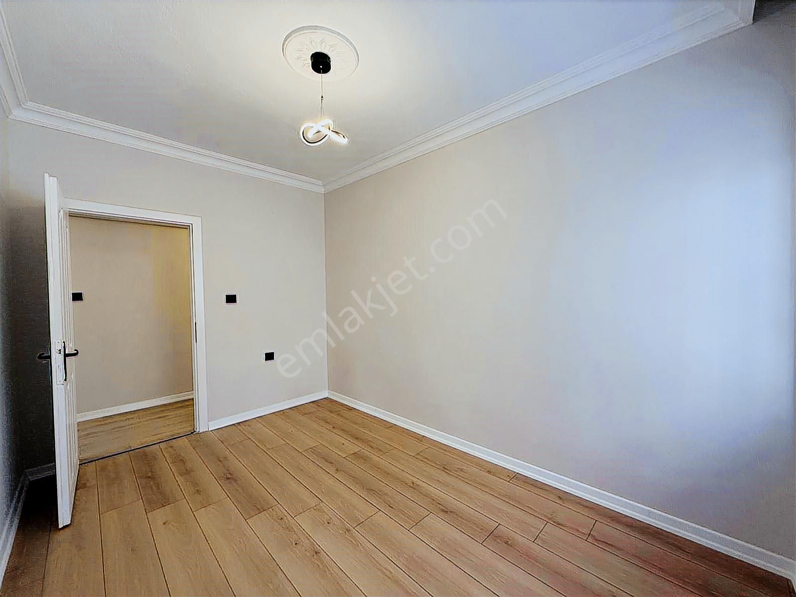 Mareşal Mah'de Genç Binada Cadde Cepheli Kat Konumunda Y.giriş - Görsel 12