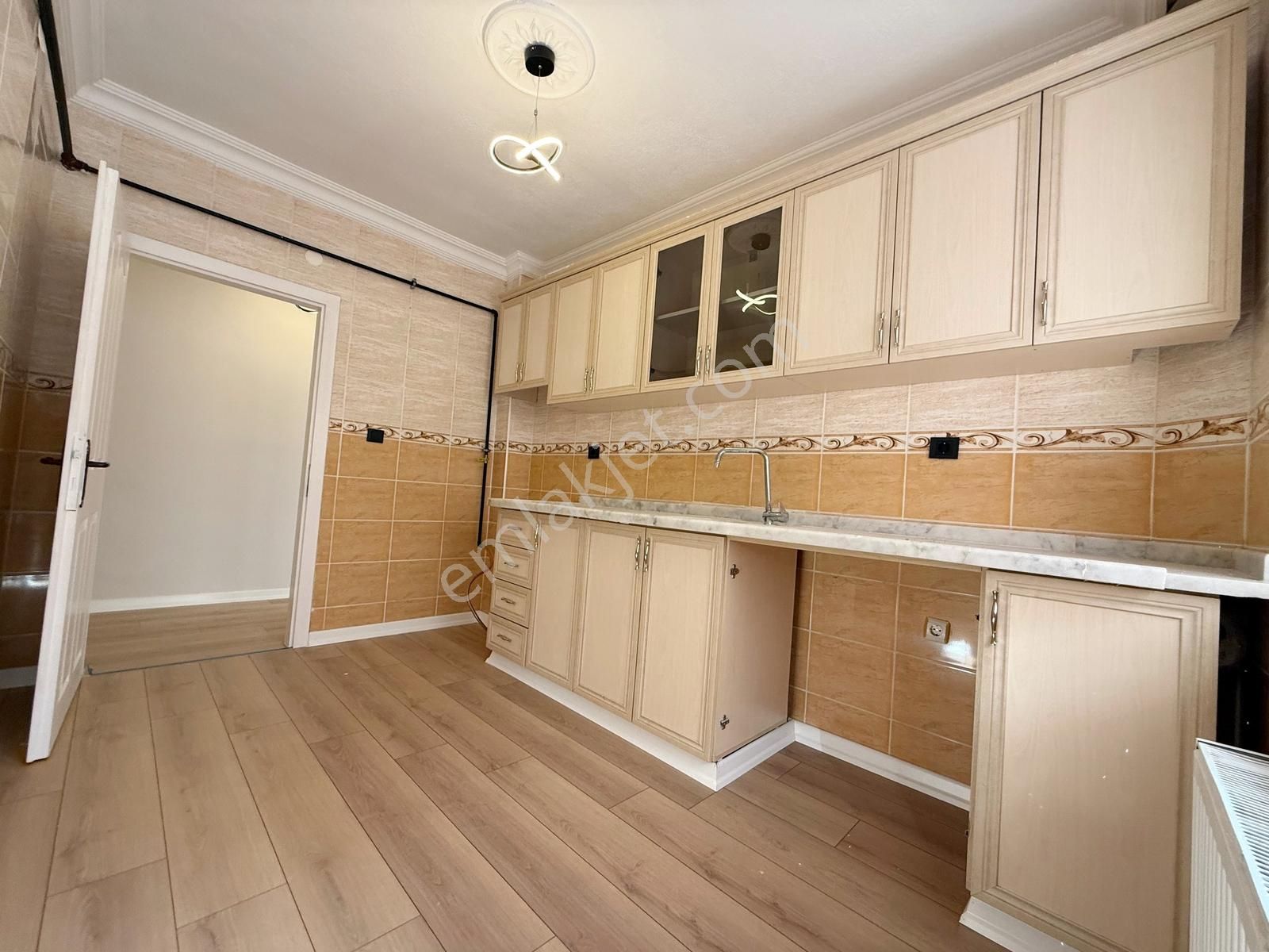 Mareşal Mah'de Genç Binada Cadde Cepheli Kat Konumunda Y.giriş - Görsel 25