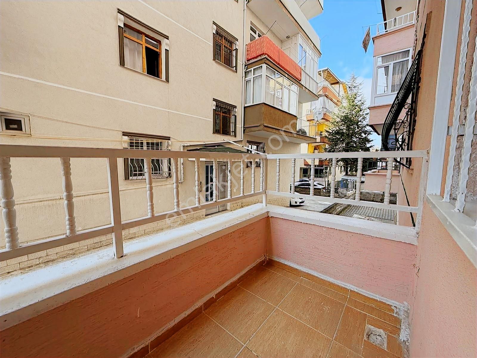 Mareşal Mah'de Genç Binada Cadde Cepheli Kat Konumunda Y.giriş - Görsel 26