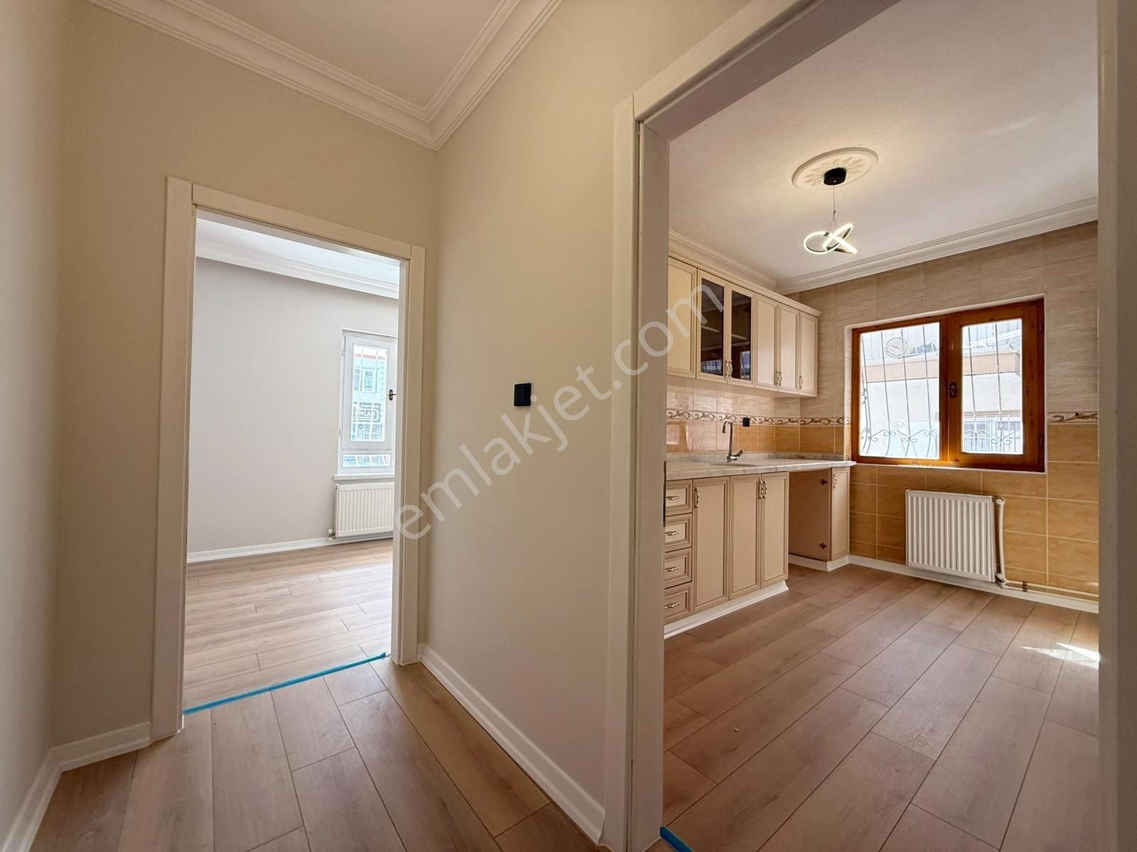 Mareşal Mah'de Genç Binada Cadde Cepheli Kat Konumunda Y.giriş - Görsel 23