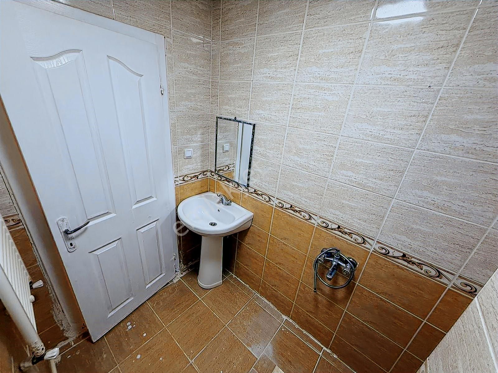 Mareşal Mah'de Genç Binada Cadde Cepheli Kat Konumunda Y.giriş - Görsel 10