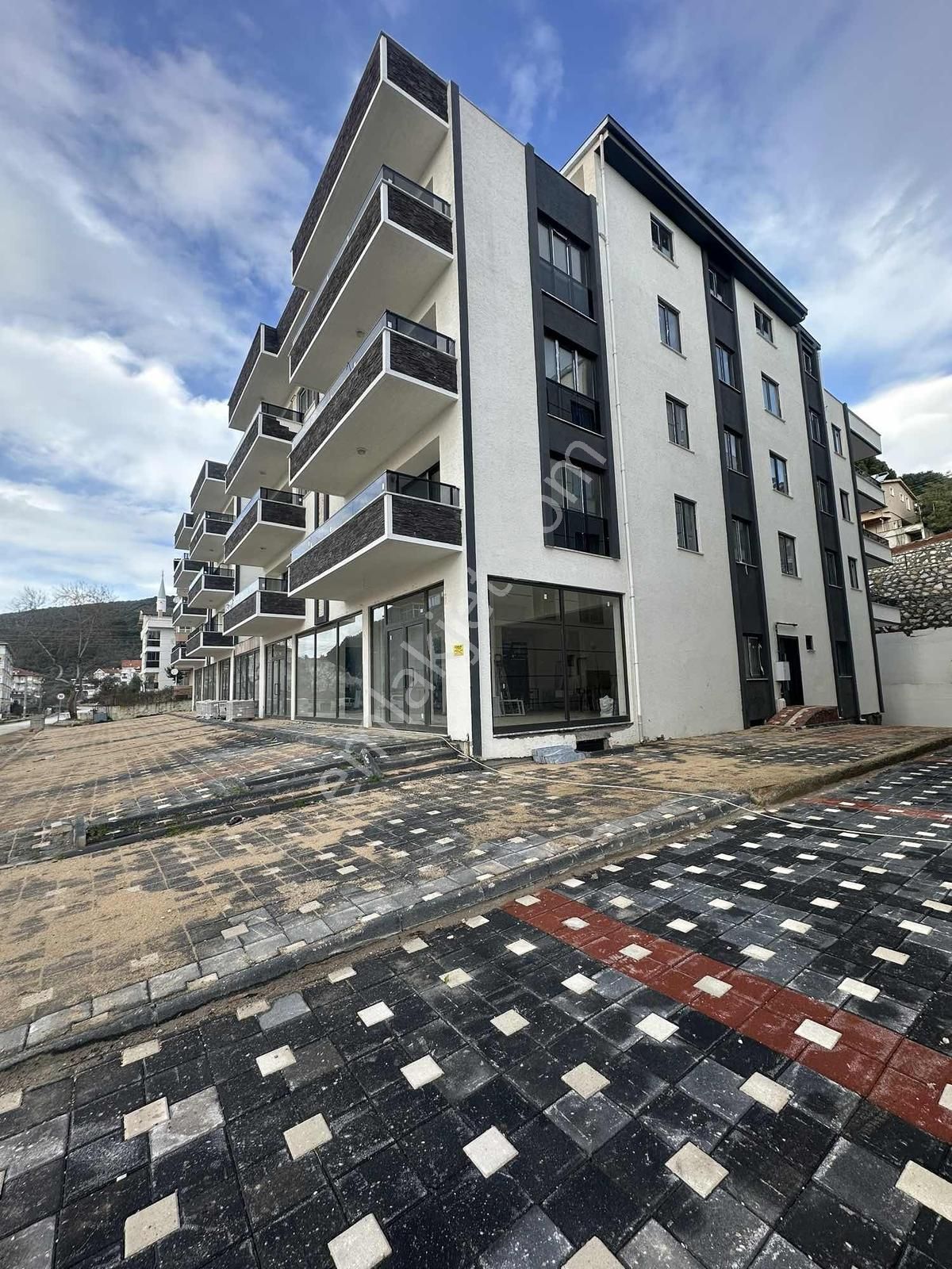 Denize 30 Metre Geniş Sıfır İskanlı Daire