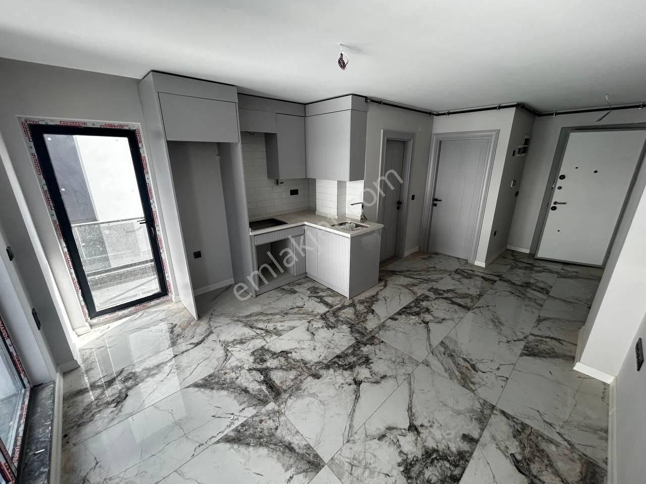 Tramvay Altı Anayola 2. Binada Satılık 1+1 Daire - Görsel 5