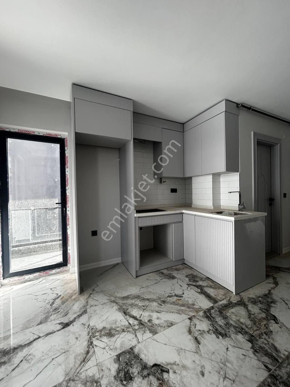 Tramvay Altı Anayola 2. Binada Satılık 1+1 Daire - Görsel 3