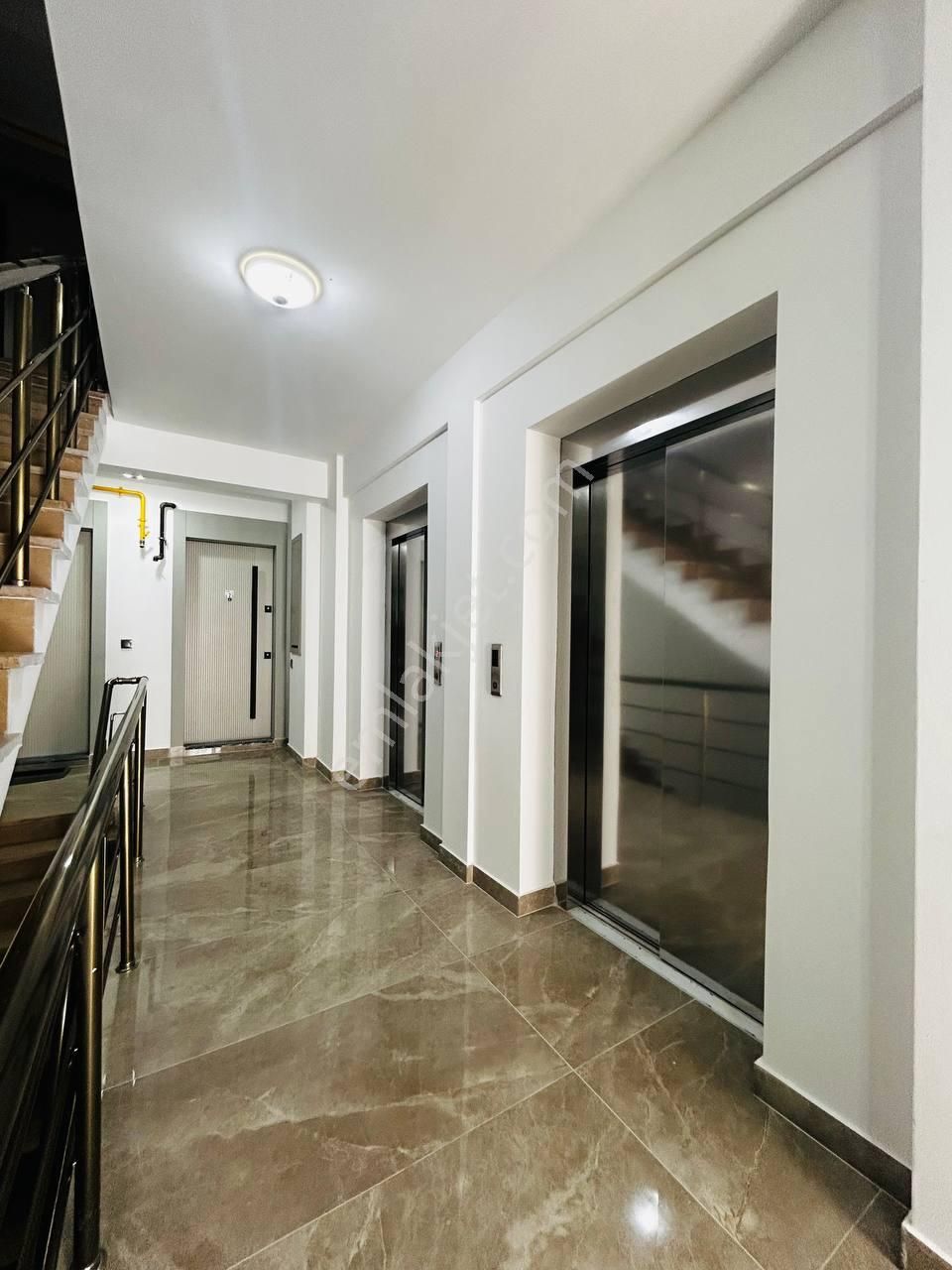 Tramvay Altı Anayola 2. Binada Satılık 1+1 Daire - Görsel 16