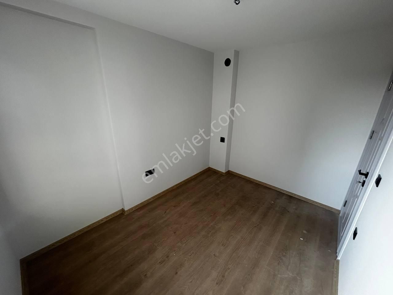 Tramvay Altı Anayola 2. Binada Satılık 1+1 Daire - Görsel 12