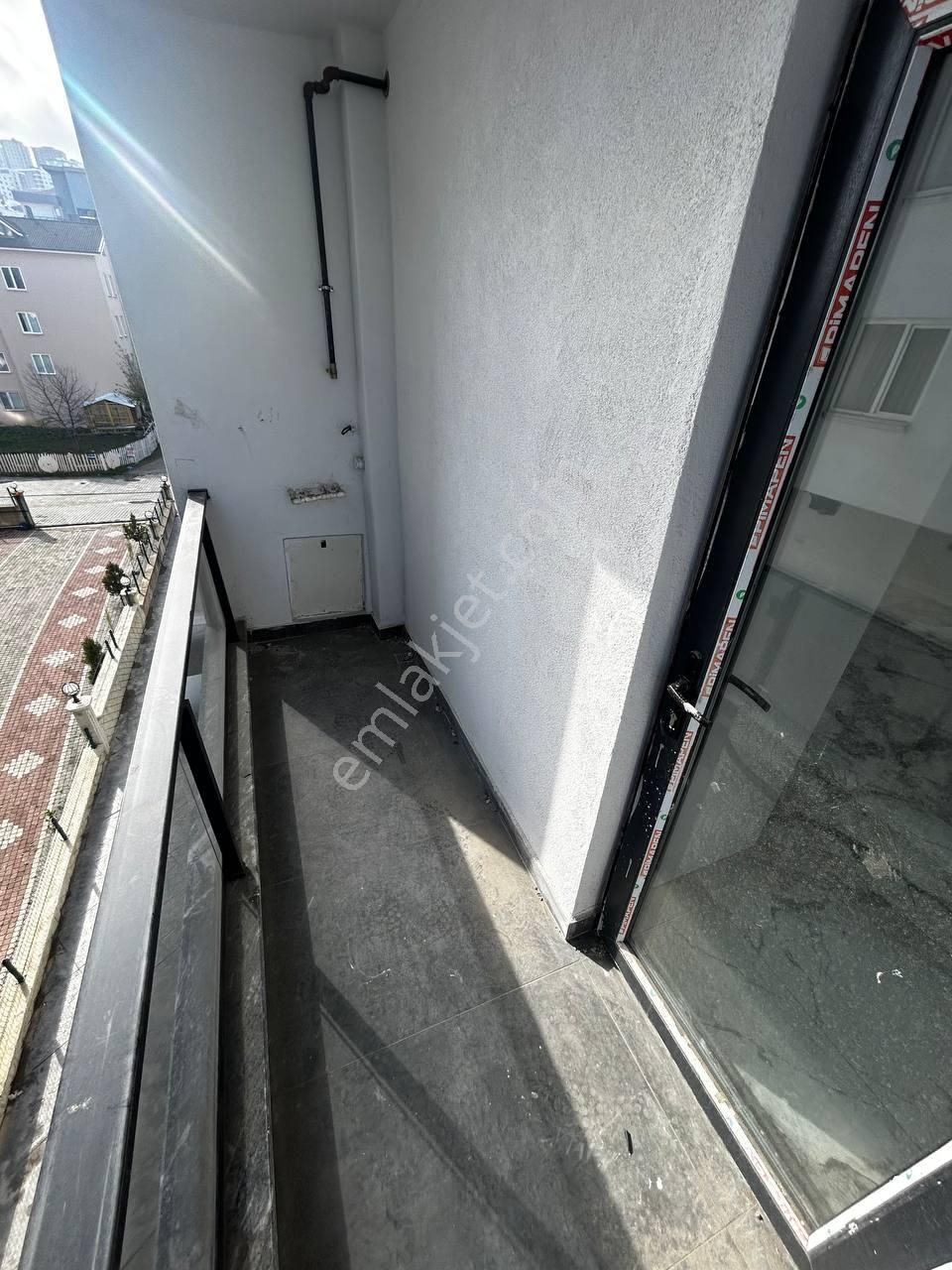 Tramvay Altı Anayola 2. Binada Satılık 1+1 Daire - Görsel 14