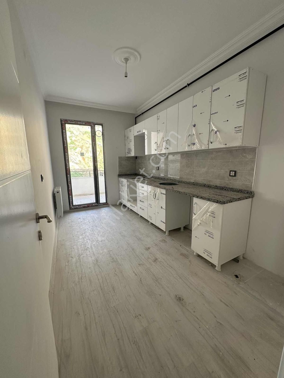 Denize 40 Metre Yol Üstü Yeni Binada 2+1 - Görsel 6