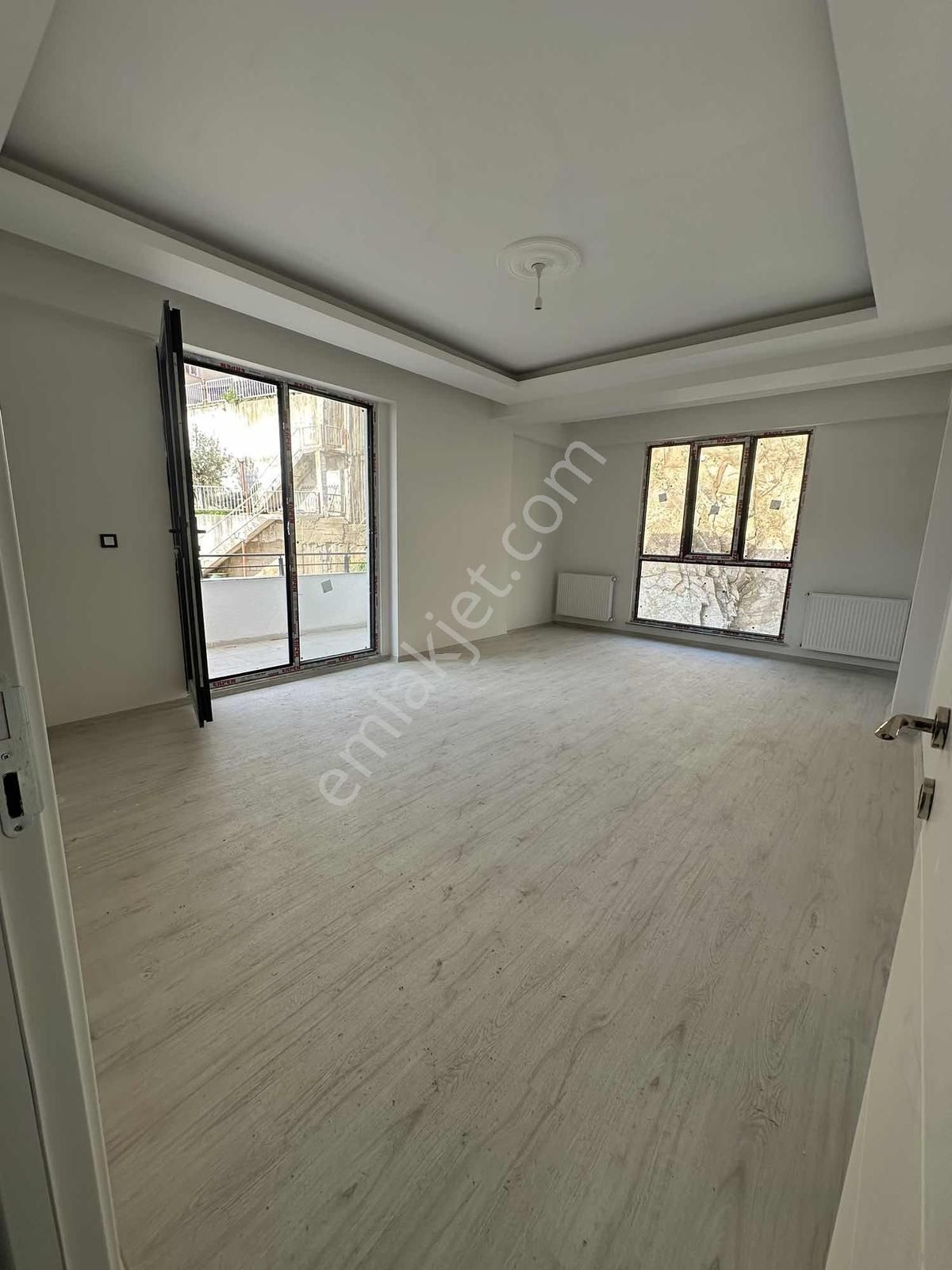 Denize 40 Metre Yol Üstü Yeni Binada 2+1 - Görsel 3