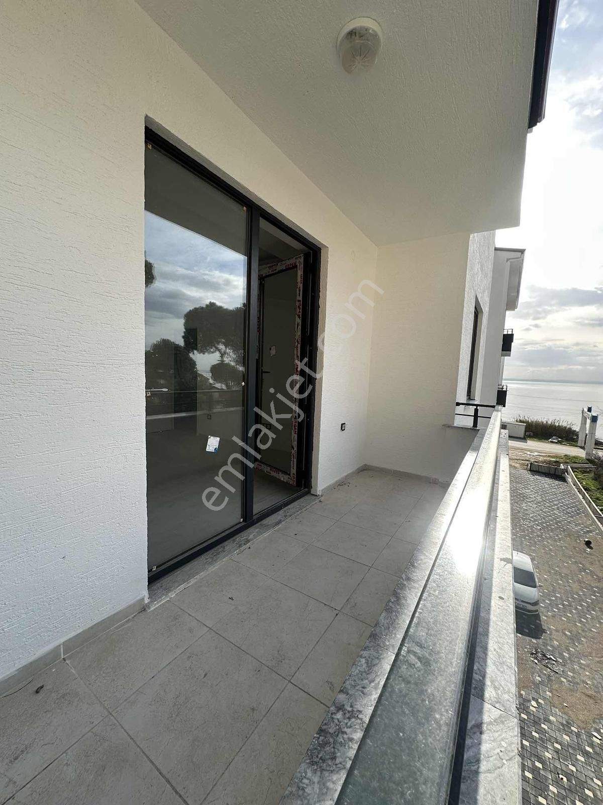 Denize 40 Metre Yol Üstü Yeni Binada 2+1 - Görsel 9