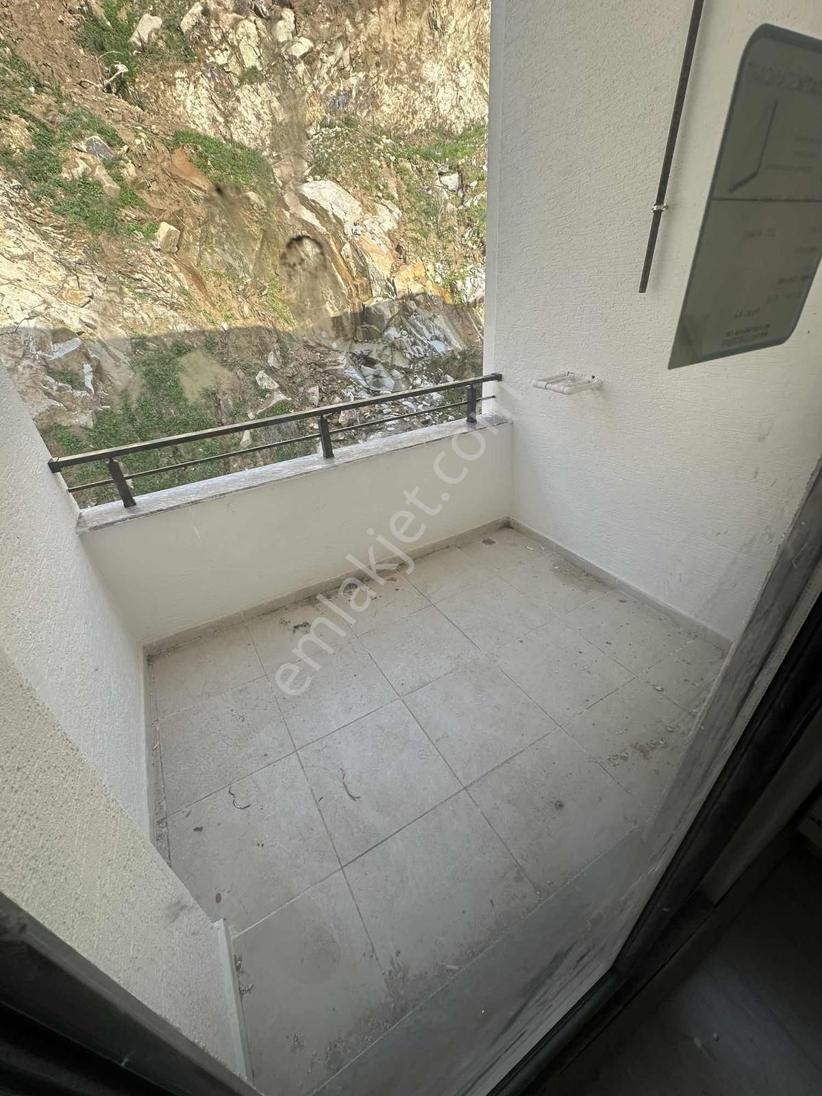 Denize 40 Metre Yol Üstü Yeni Binada 2+1 - Görsel 21