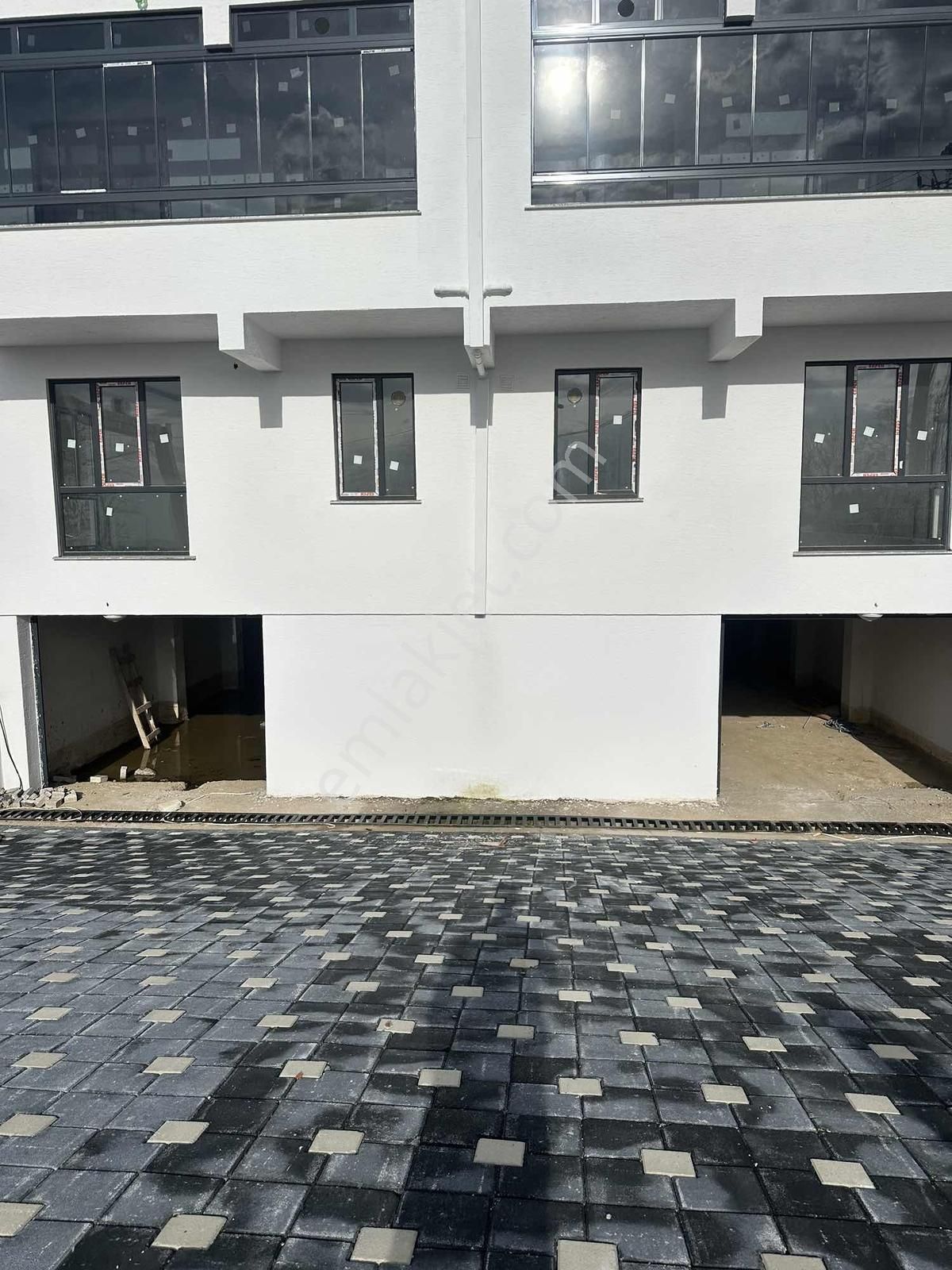 Denize 40 Metre Yol Üstü Yeni Binada 2+1 - Görsel 14